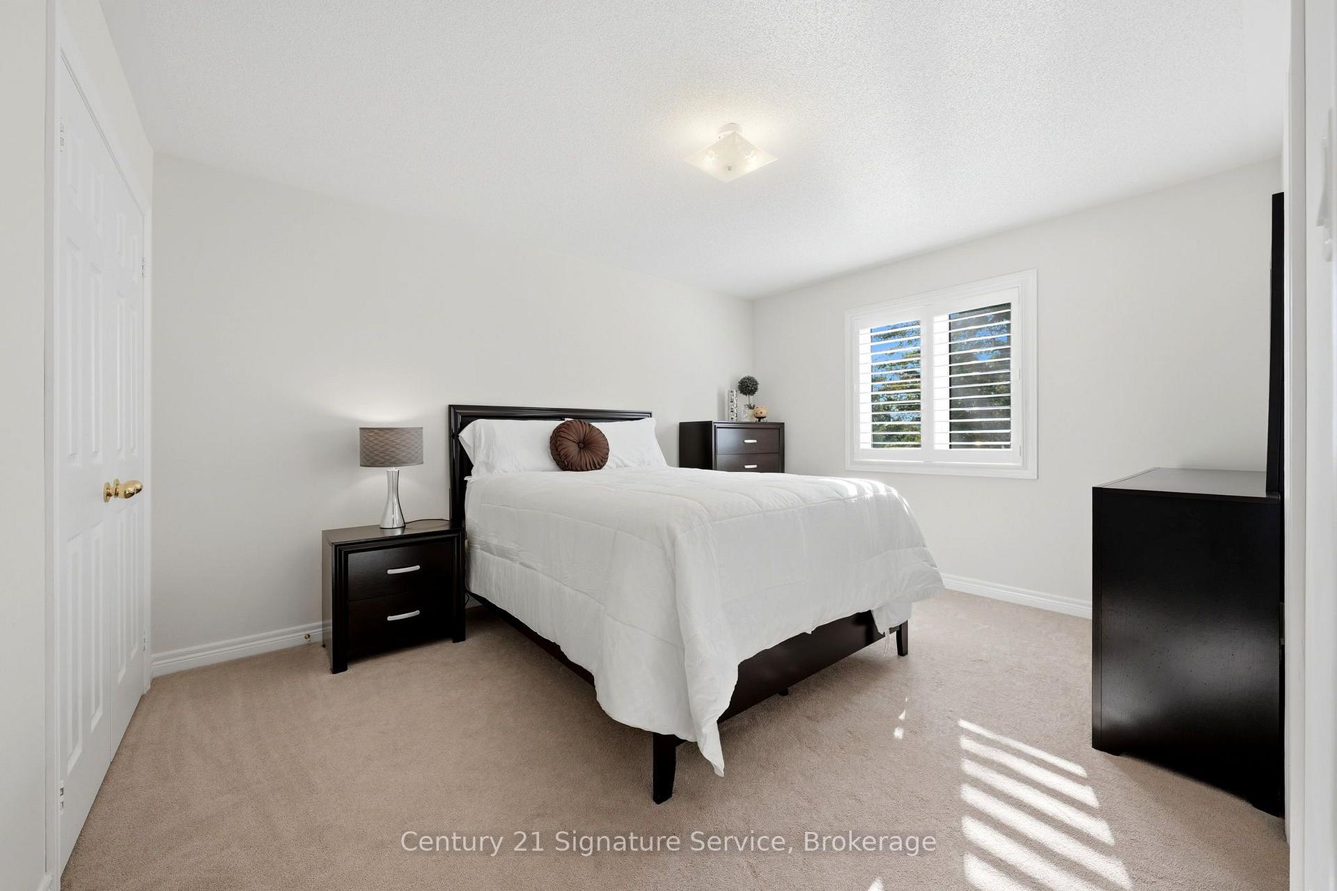 Photo 32 of 322 Comiskey Crescent, Mississauga, Meadowvale Village — HOMEH