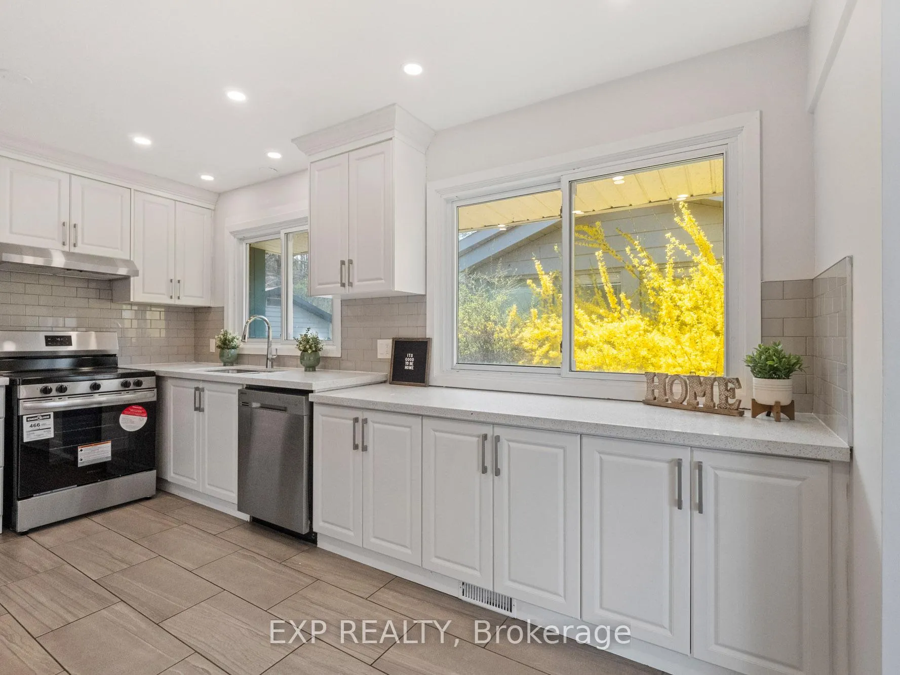 Photo 9 of 2 Rockdale Avenue, St. Catharines, Burleigh Hill — HOMEH