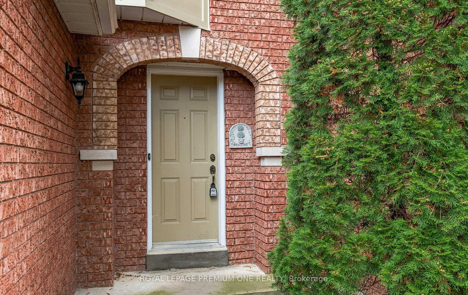 Photo 2 of 919 Caribou Valley Circle, Newmarket, Armitage — HOMEH