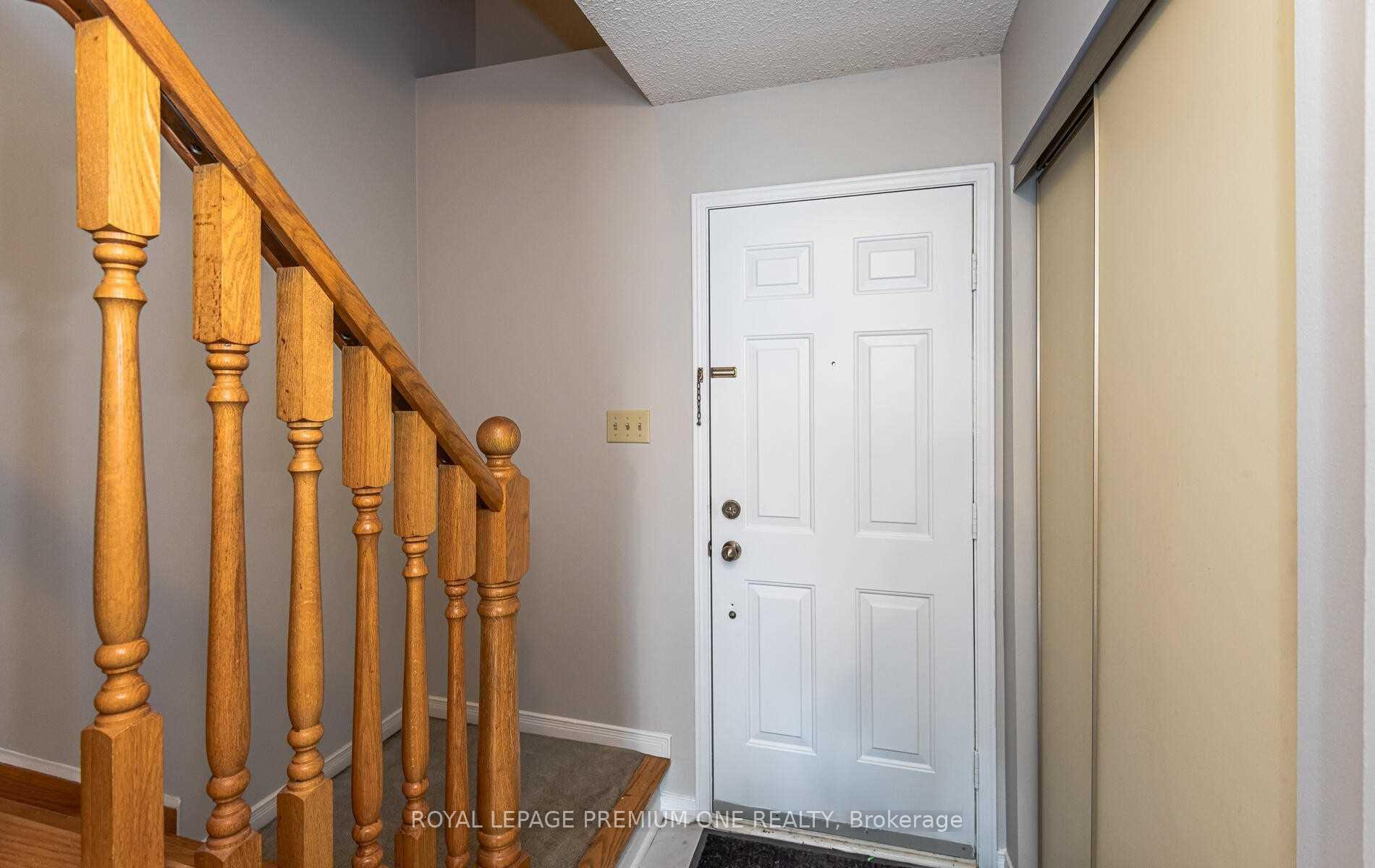 Photo 3 of 919 Caribou Valley Circle, Newmarket, Armitage — HOMEH