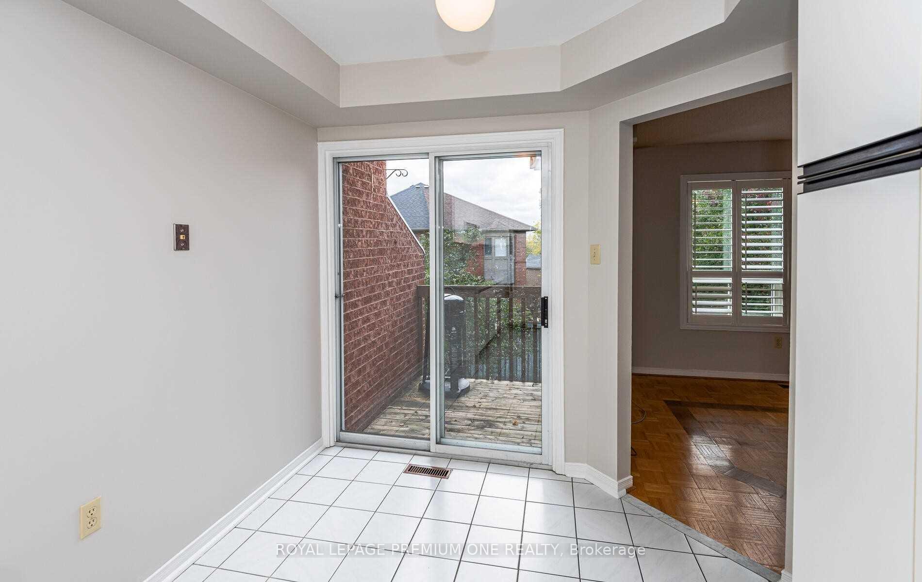 Photo 5 of 919 Caribou Valley Circle, Newmarket, Armitage — HOMEH
