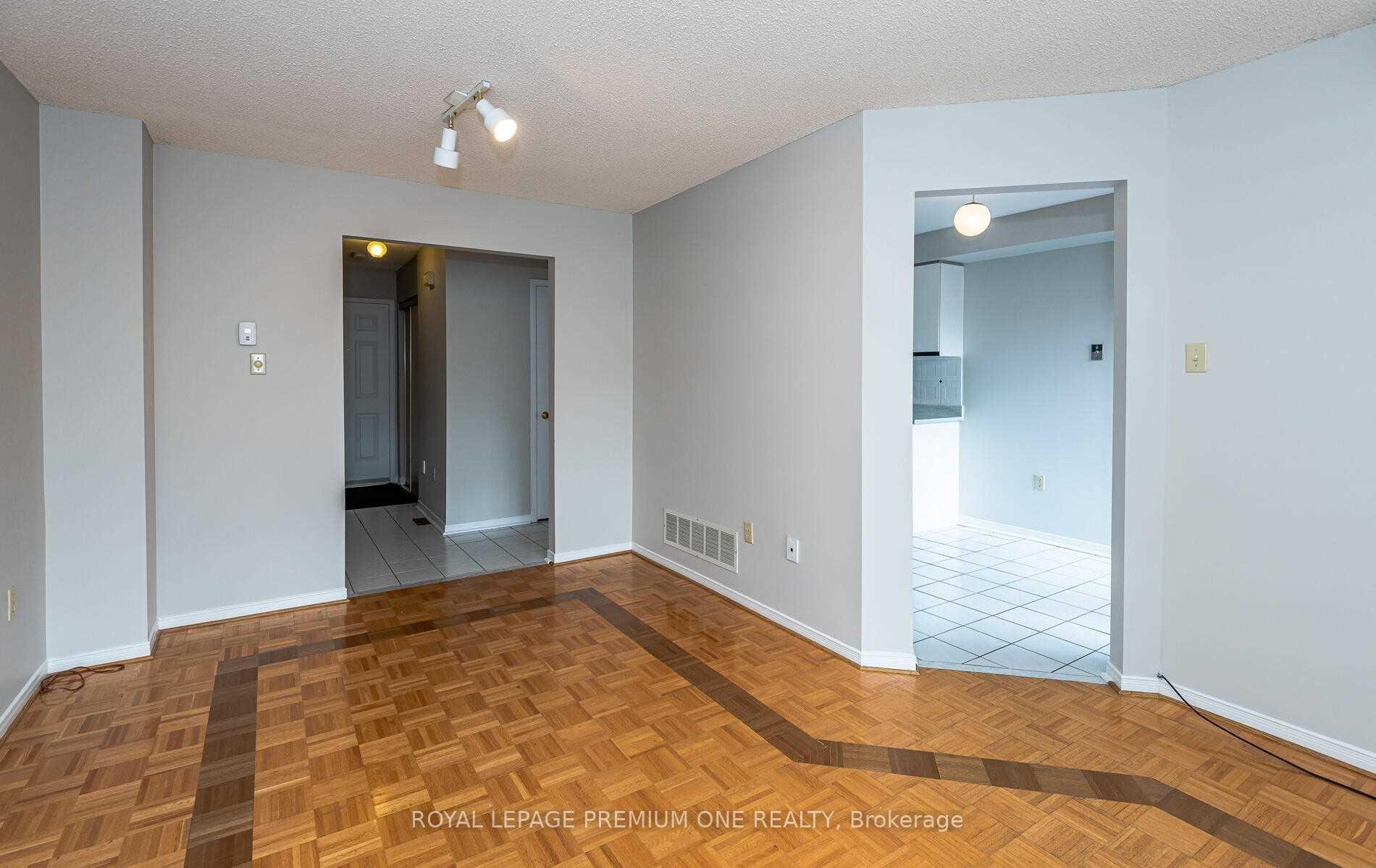 Photo 9 of 919 Caribou Valley Circle, Newmarket, Armitage — HOMEH