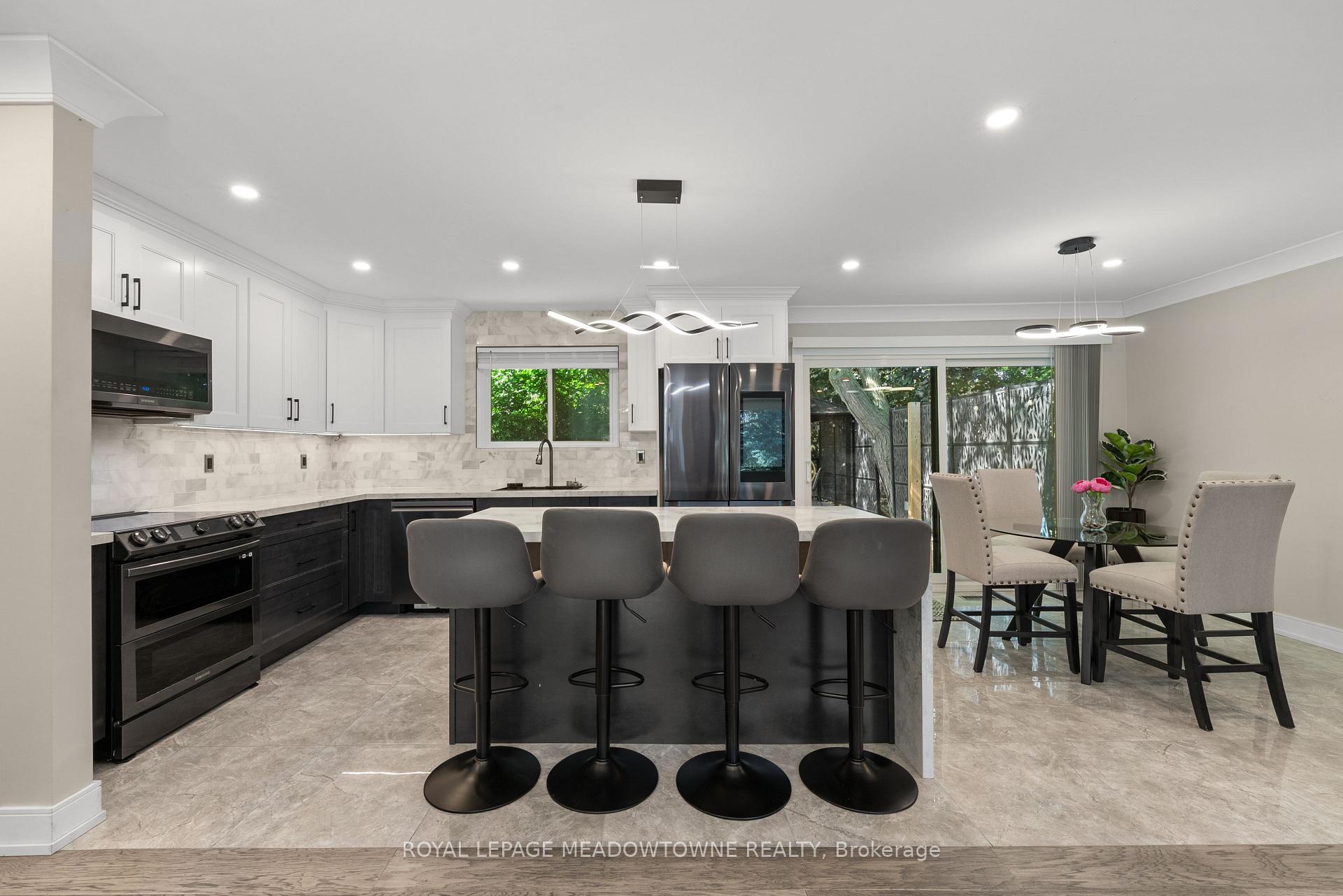Photo 5 of 1268 Forest Hill, Oakville, Falgarwood — HOMEH