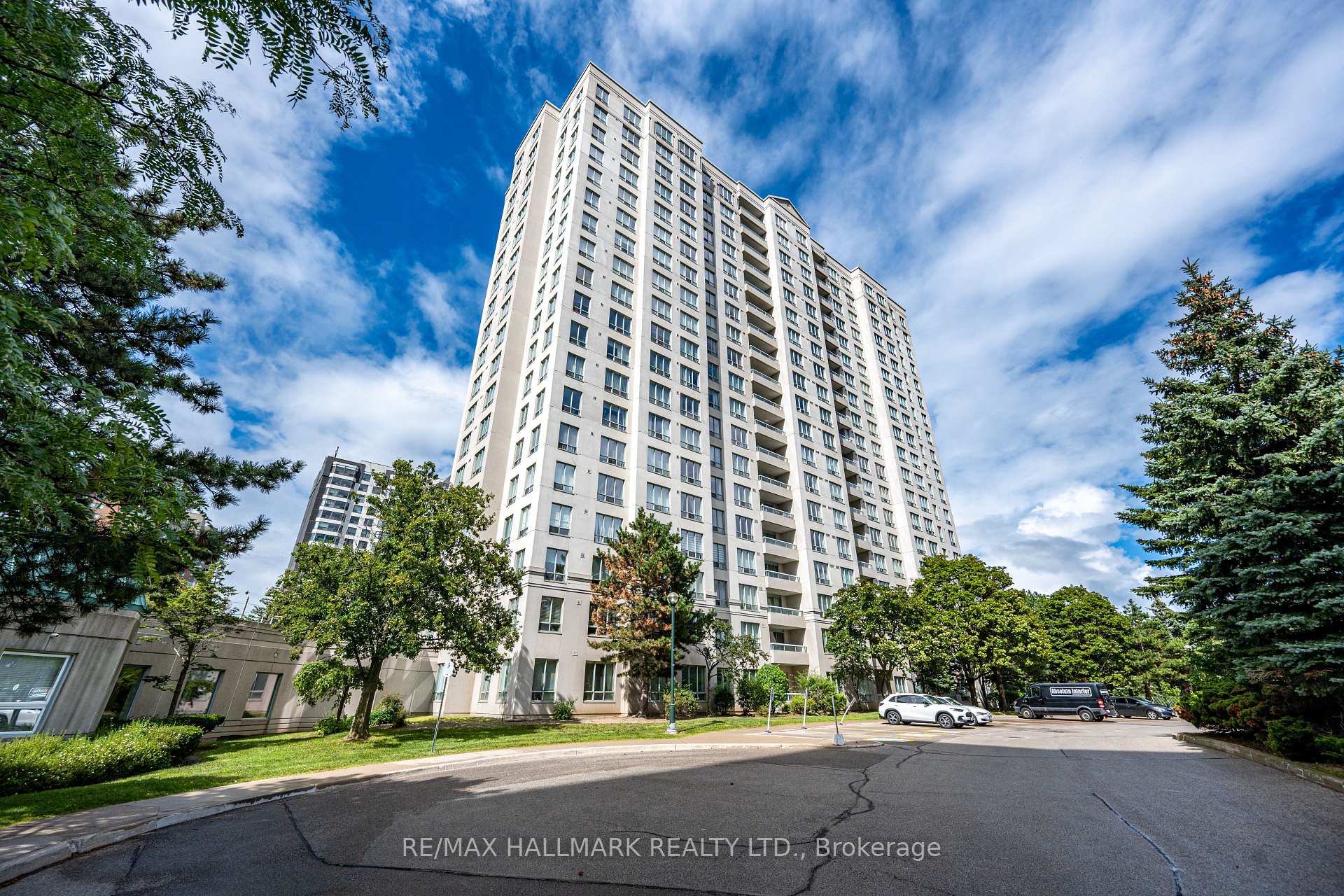 Front of Unit 801, 5039 Finch Avenue E