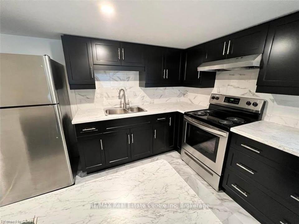 Photo 3 of 11 Owens Way, Guelph, Kortright East — HOMEH