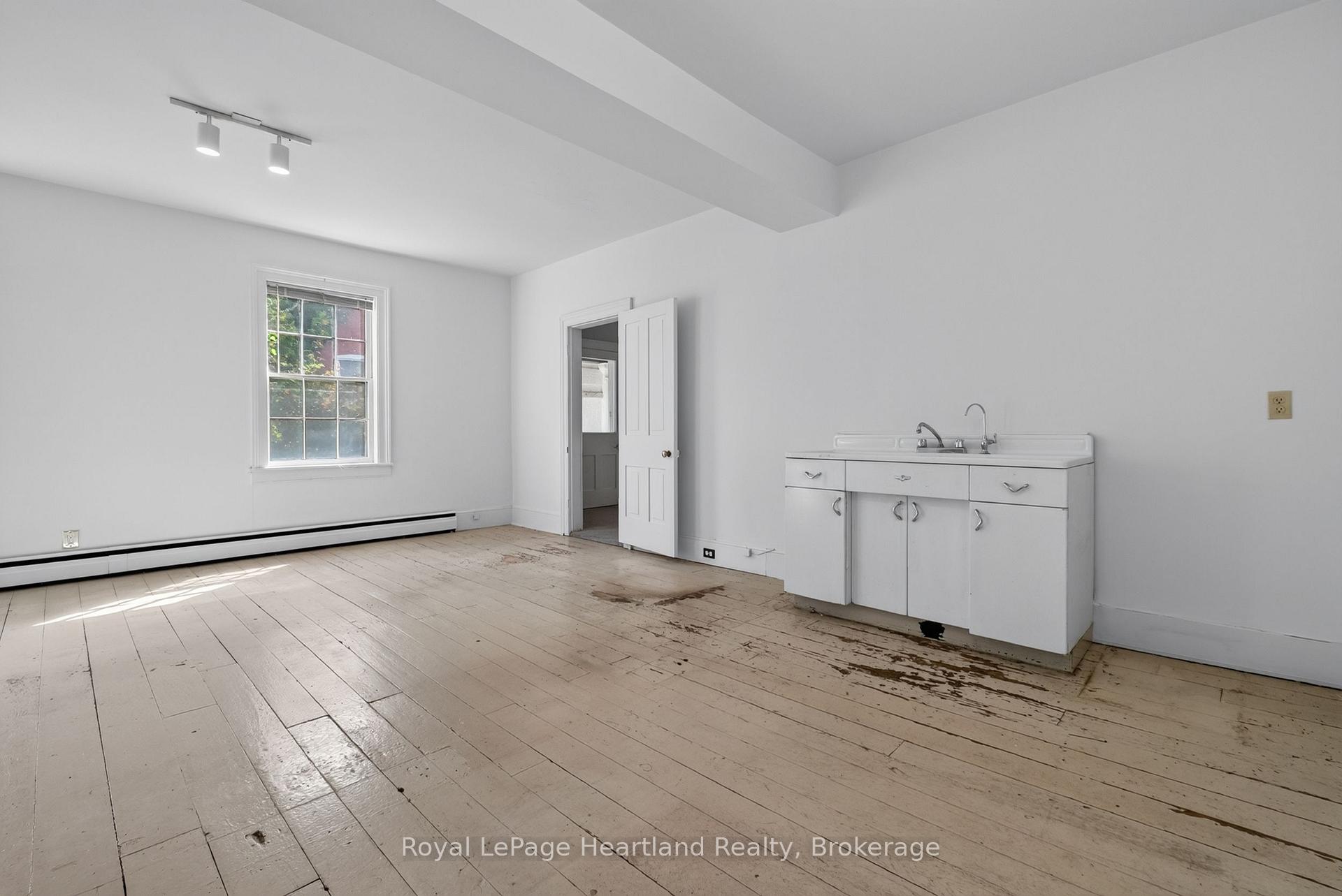 Photo 10 of 18 Nelson Street E, Goderich, Goderich (Town) — HOMEH