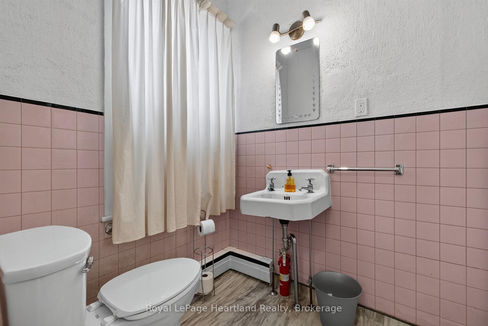 Photo 11 of 18 Nelson Street E, Goderich, Goderich (Town) — HOMEH