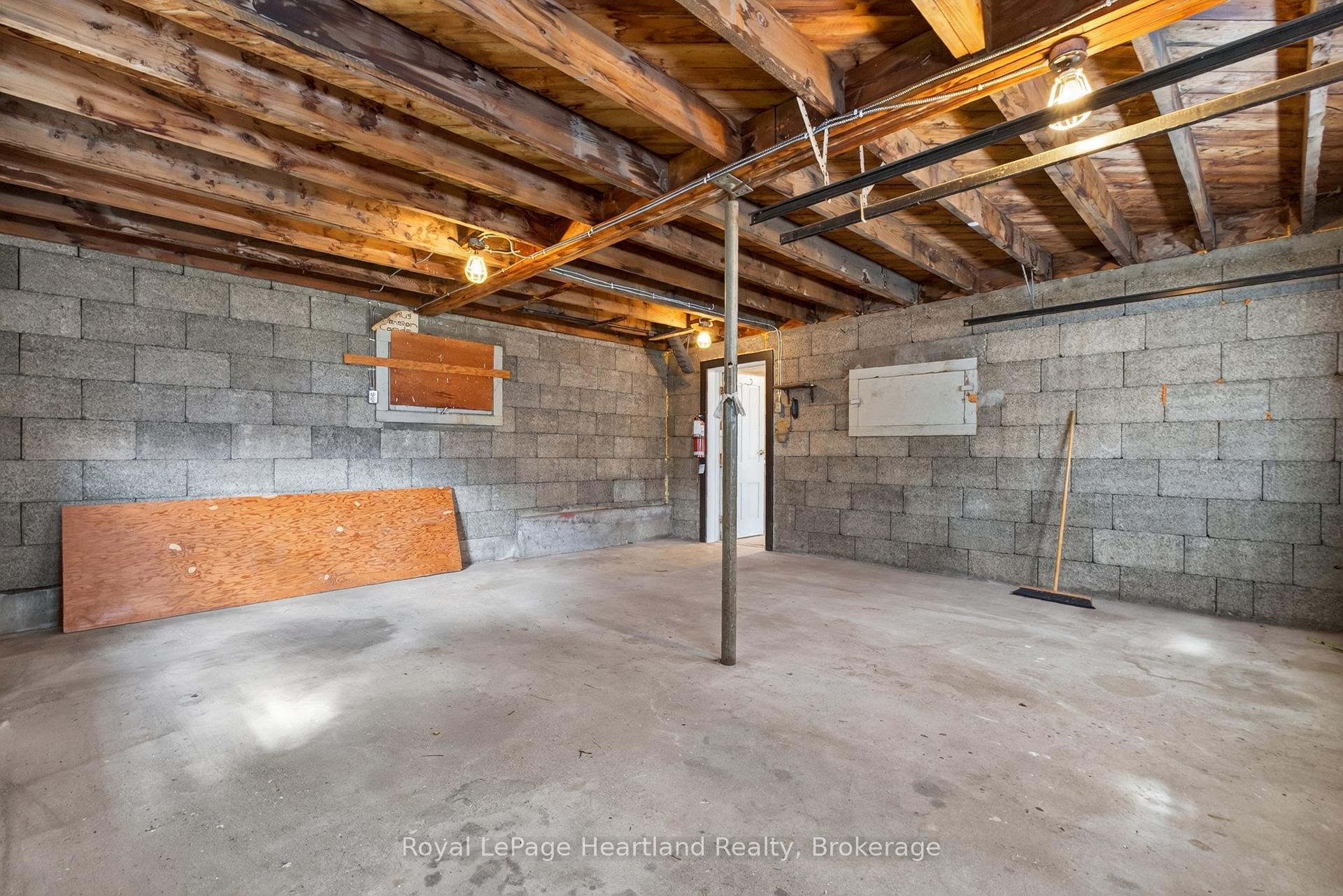 Photo 33 of 18 Nelson Street E, Goderich, Goderich (Town) — HOMEH