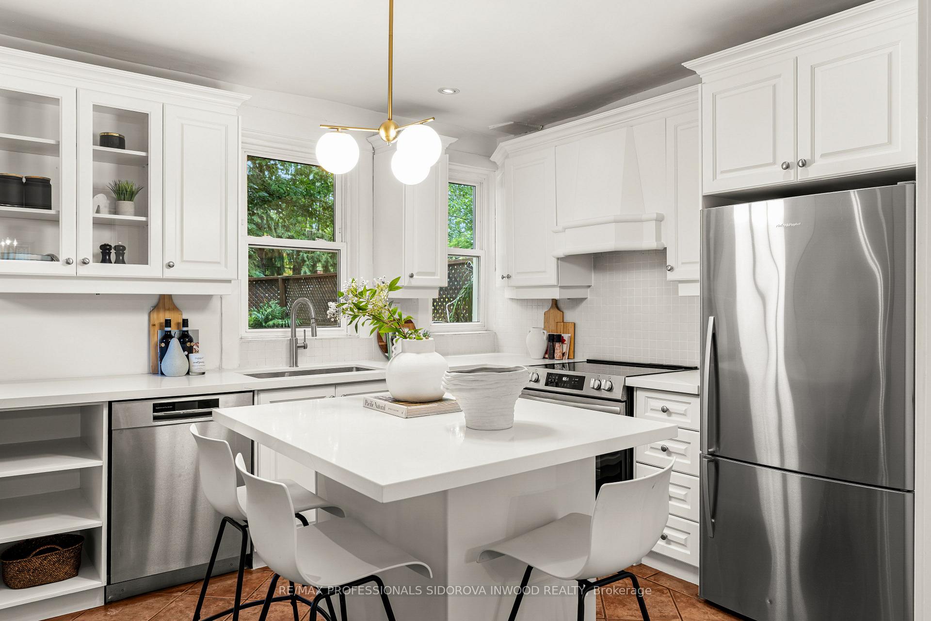 Photo 8 of 162 Oakmount Road, Toronto, High Park North — HOMEH