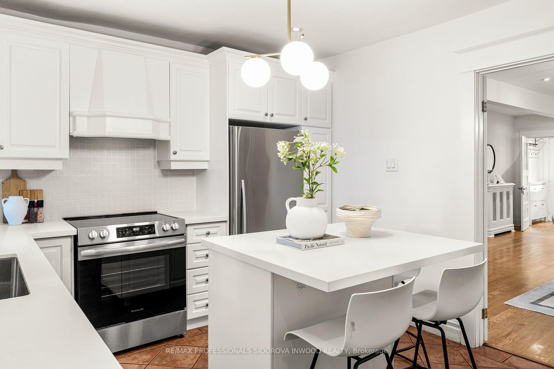 Photo 9 of 162 Oakmount Road, Toronto, High Park North — HOMEH