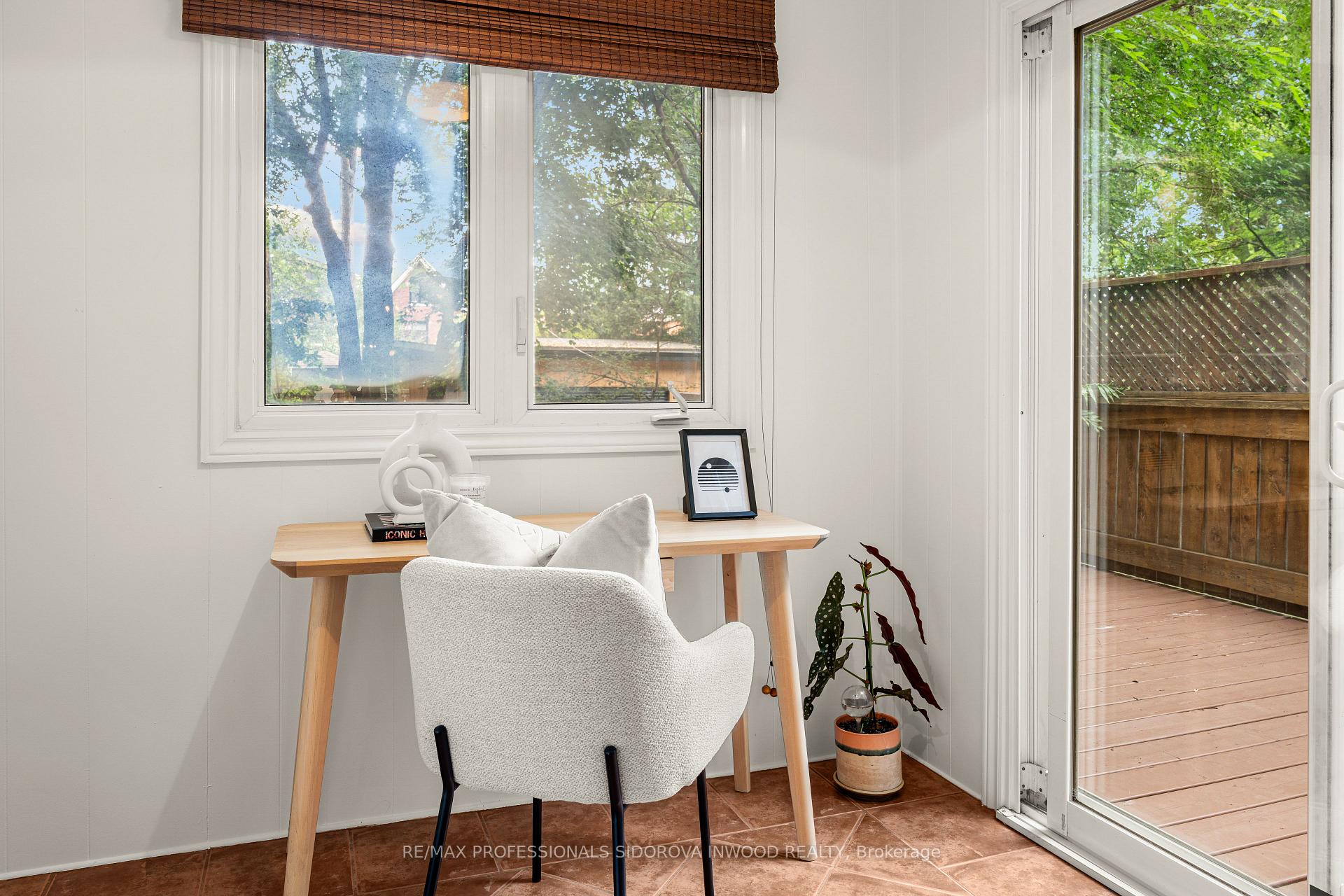Photo 11 of 162 Oakmount Road, Toronto, High Park North — HOMEH