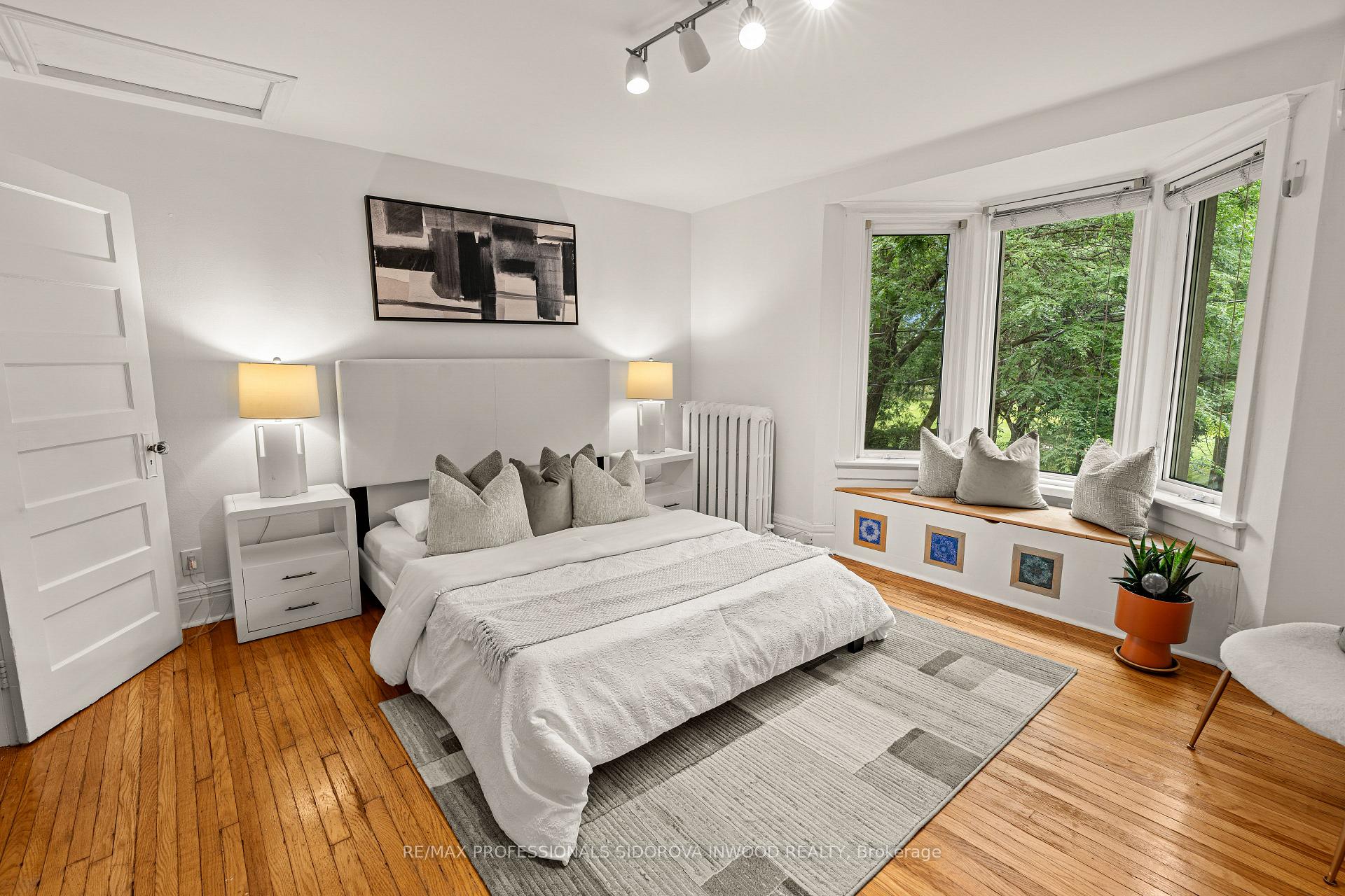 Photo 12 of 162 Oakmount Road, Toronto, High Park North — HOMEH