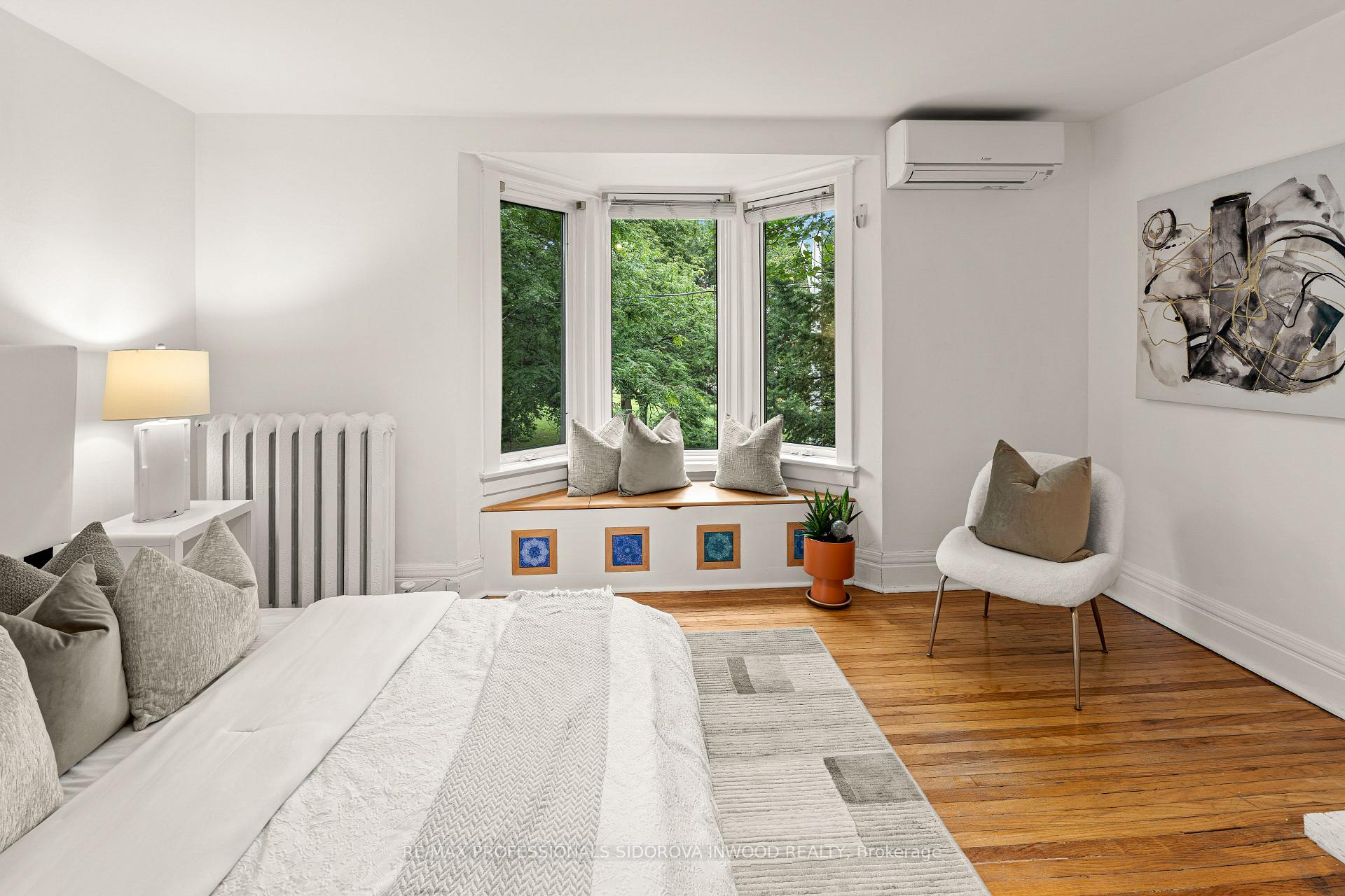 Photo 13 of 162 Oakmount Road, Toronto, High Park North — HOMEH