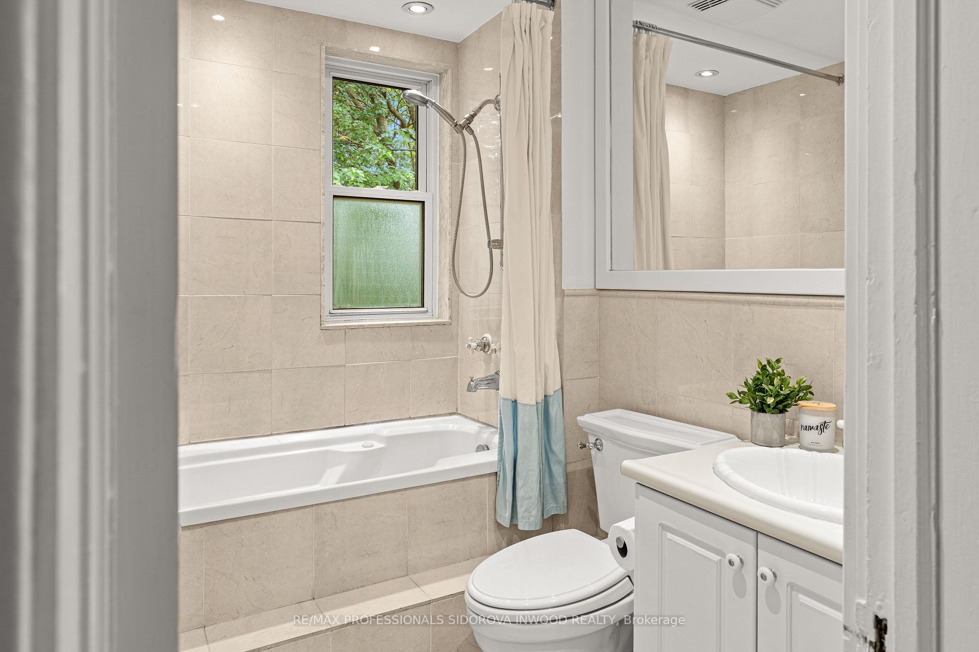 Photo 16 of 162 Oakmount Road, Toronto, High Park North — HOMEH