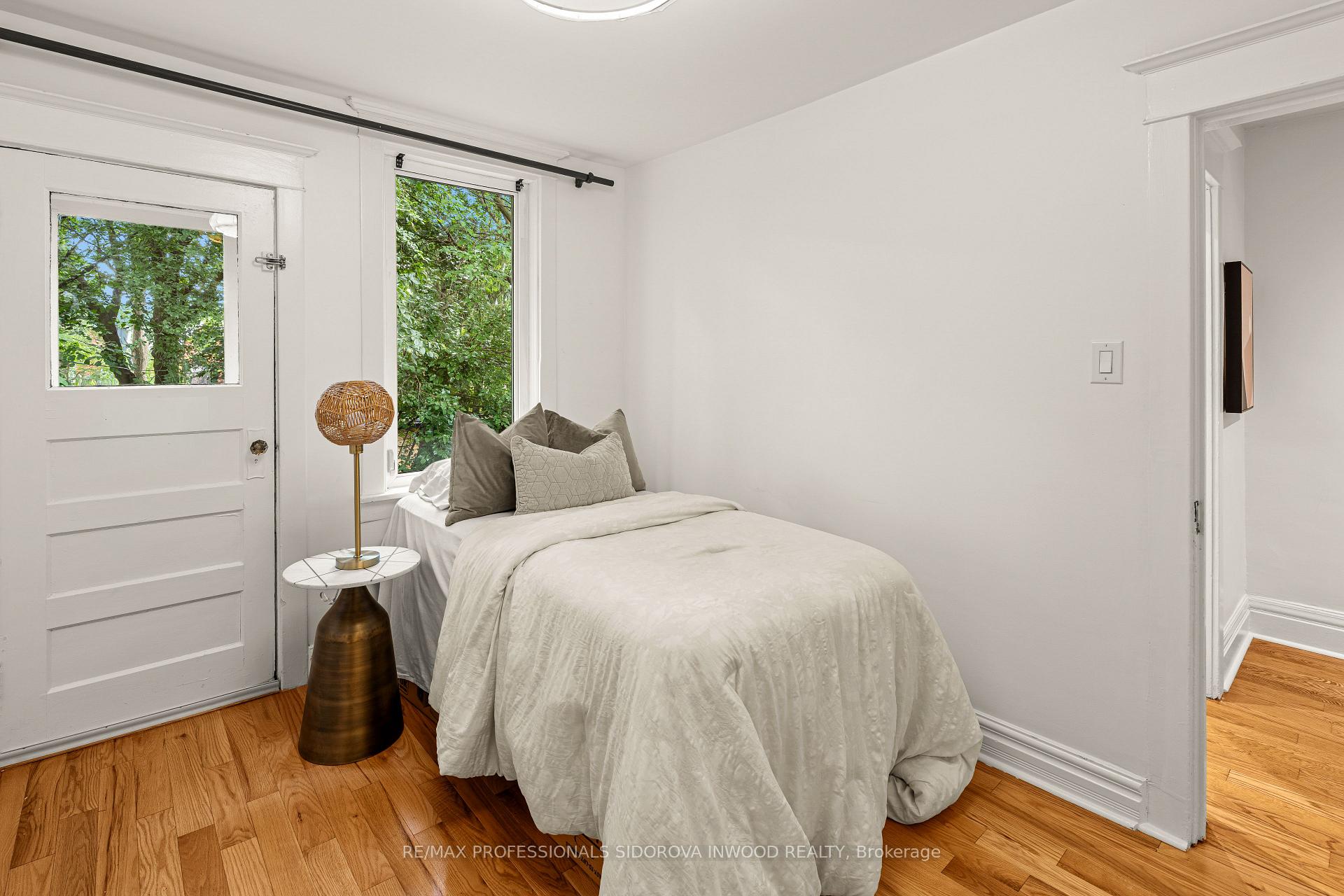 Photo 17 of 162 Oakmount Road, Toronto, High Park North — HOMEH