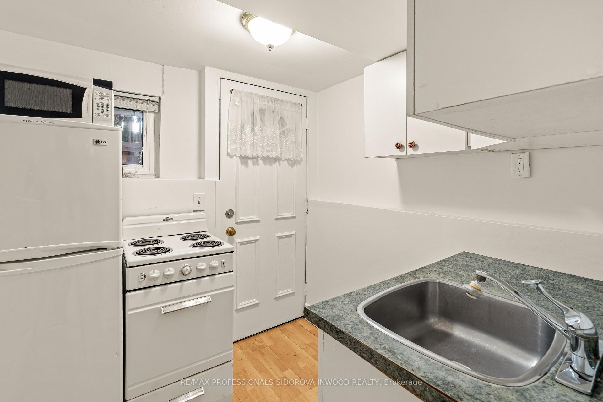 Photo 23 of 162 Oakmount Road, Toronto, High Park North — HOMEH