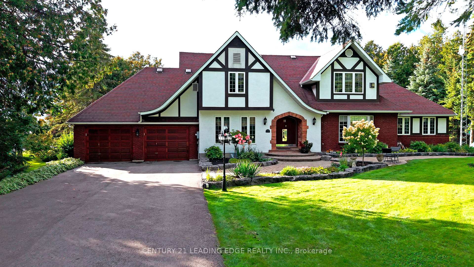 Photo 2 of 11 Rodeo Drive, Kawartha Lakes, Fenelon Falls — HOMEH