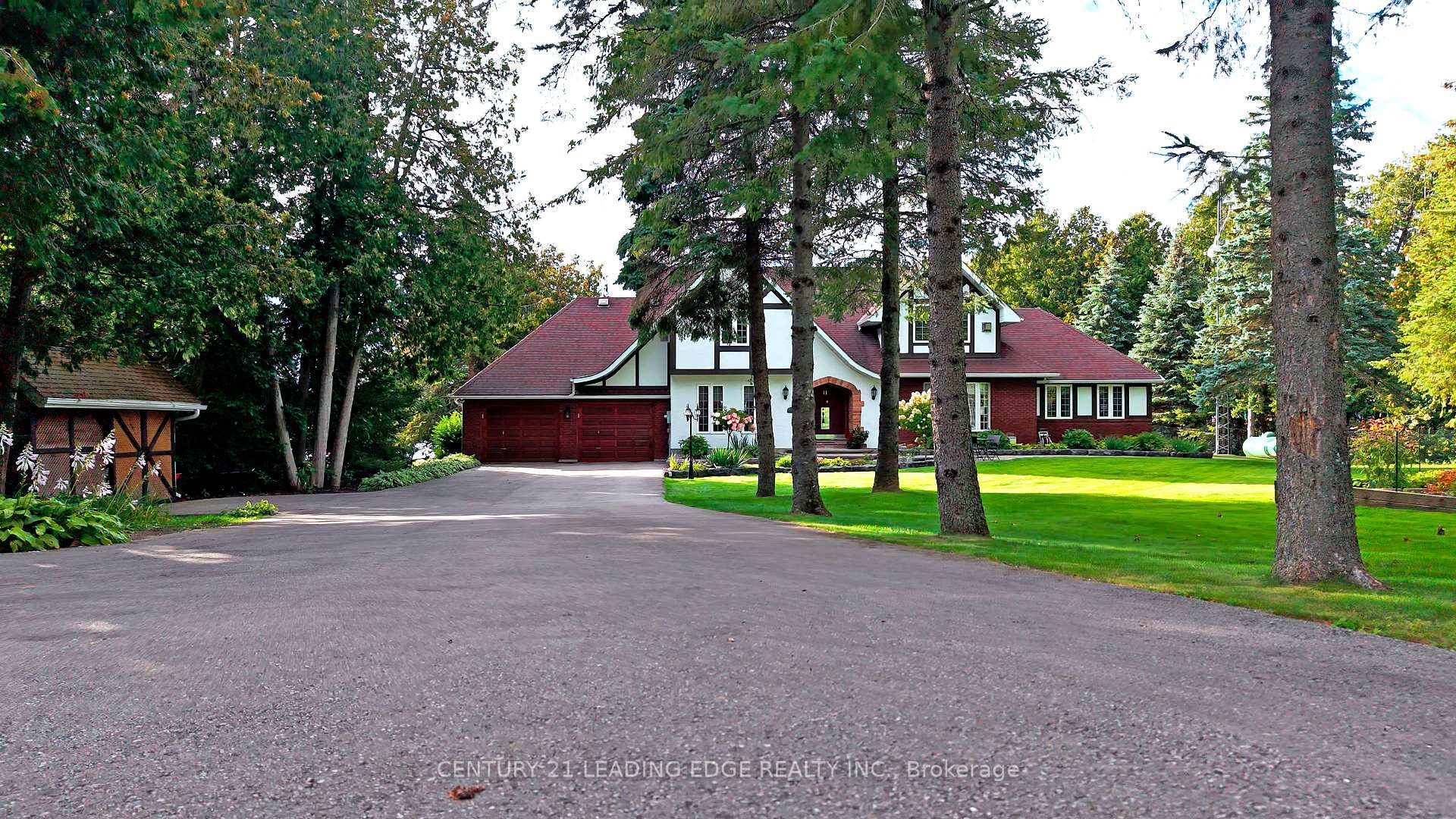 Photo 3 of 11 Rodeo Drive, Kawartha Lakes, Fenelon Falls — HOMEH