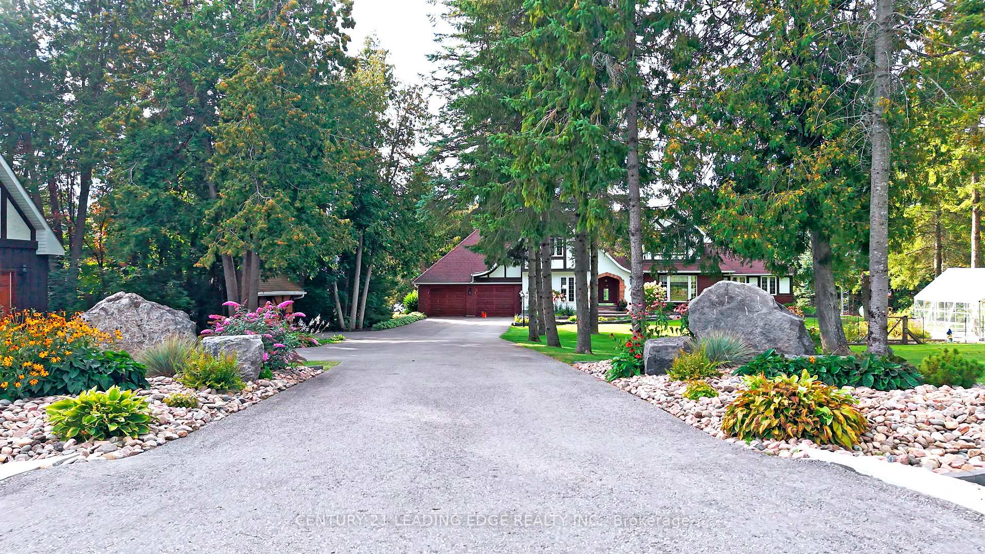 Photo 4 of 11 Rodeo Drive, Kawartha Lakes, Fenelon Falls — HOMEH