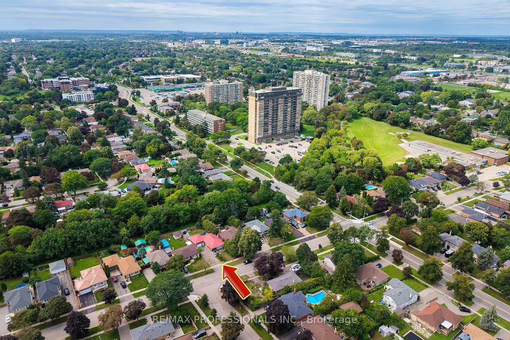Photo 2 of 1360 Lewisham Drive, Mississauga, Clarkson — HOMEH