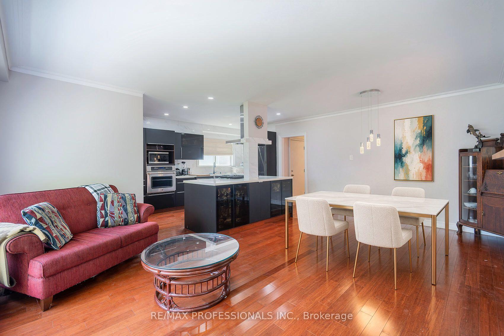 Photo 5 of 1360 Lewisham Drive, Mississauga, Clarkson — HOMEH