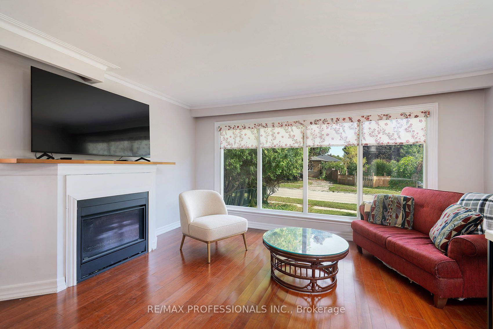 Photo 6 of 1360 Lewisham Drive, Mississauga, Clarkson — HOMEH
