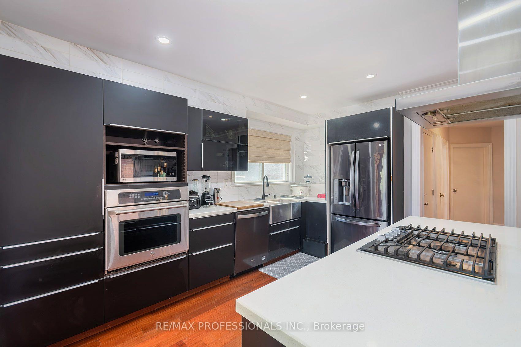 Photo 8 of 1360 Lewisham Drive, Mississauga, Clarkson — HOMEH