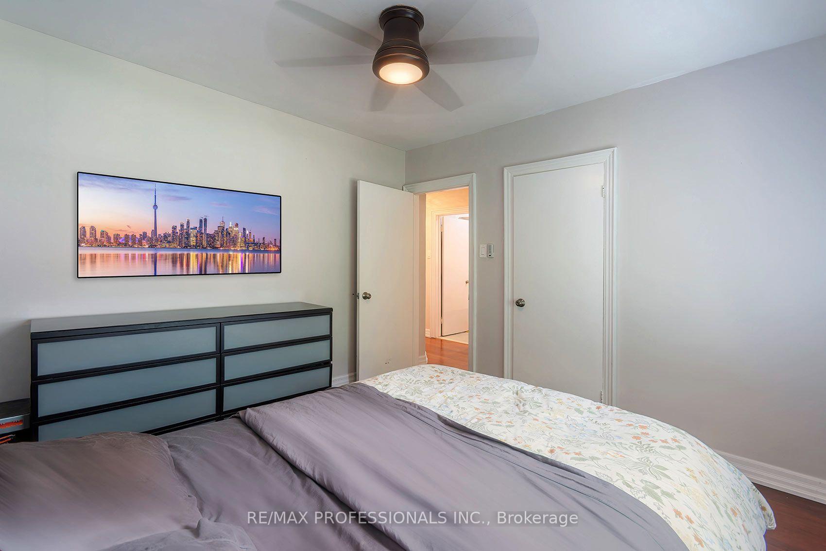 Photo 14 of 1360 Lewisham Drive, Mississauga, Clarkson — HOMEH