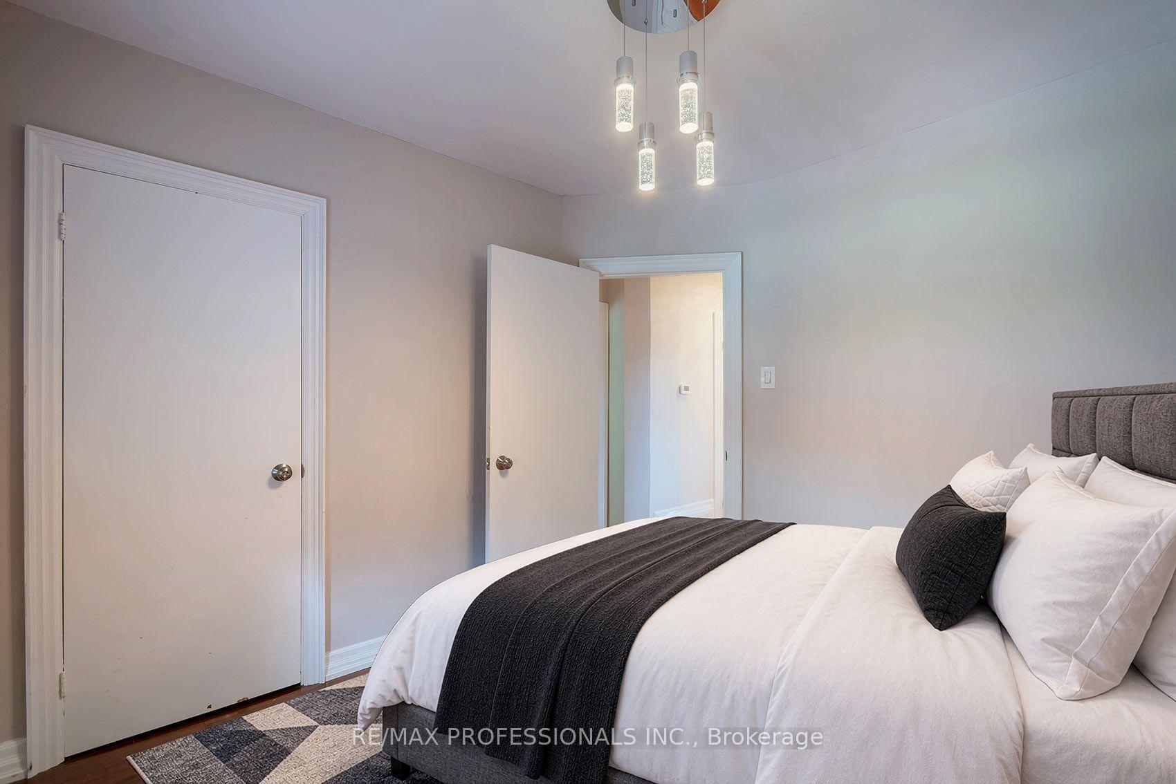 Photo 15 of 1360 Lewisham Drive, Mississauga, Clarkson — HOMEH