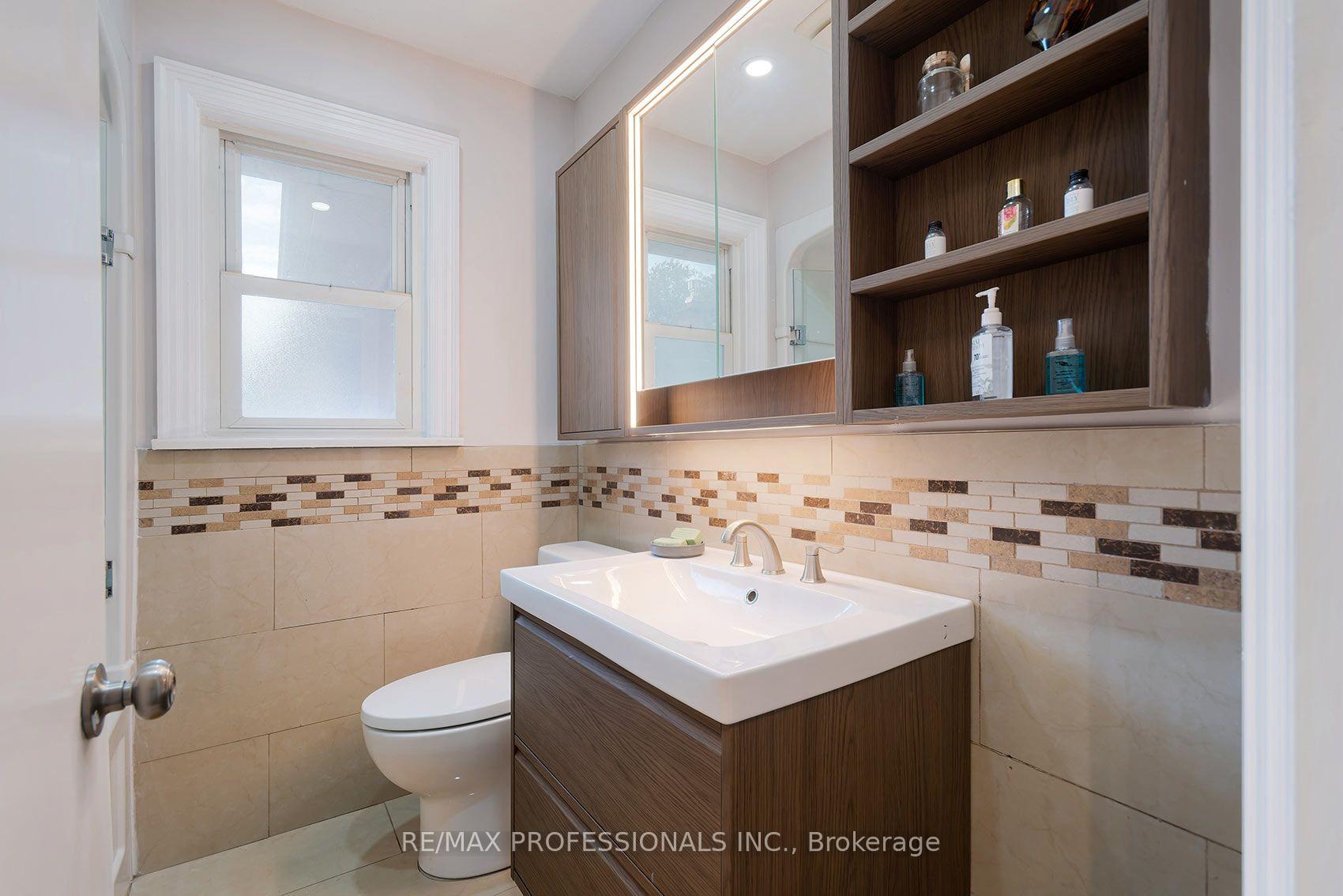Photo 17 of 1360 Lewisham Drive, Mississauga, Clarkson — HOMEH