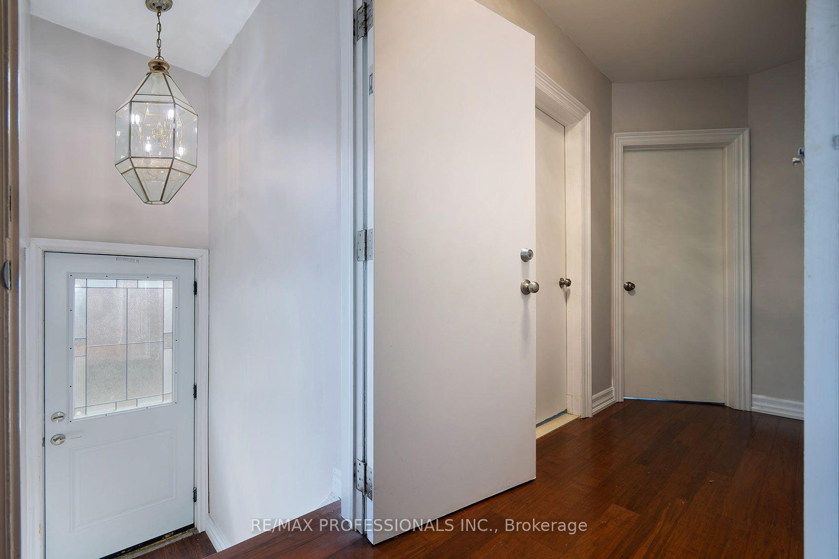 Photo 20 of 1360 Lewisham Drive, Mississauga, Clarkson — HOMEH