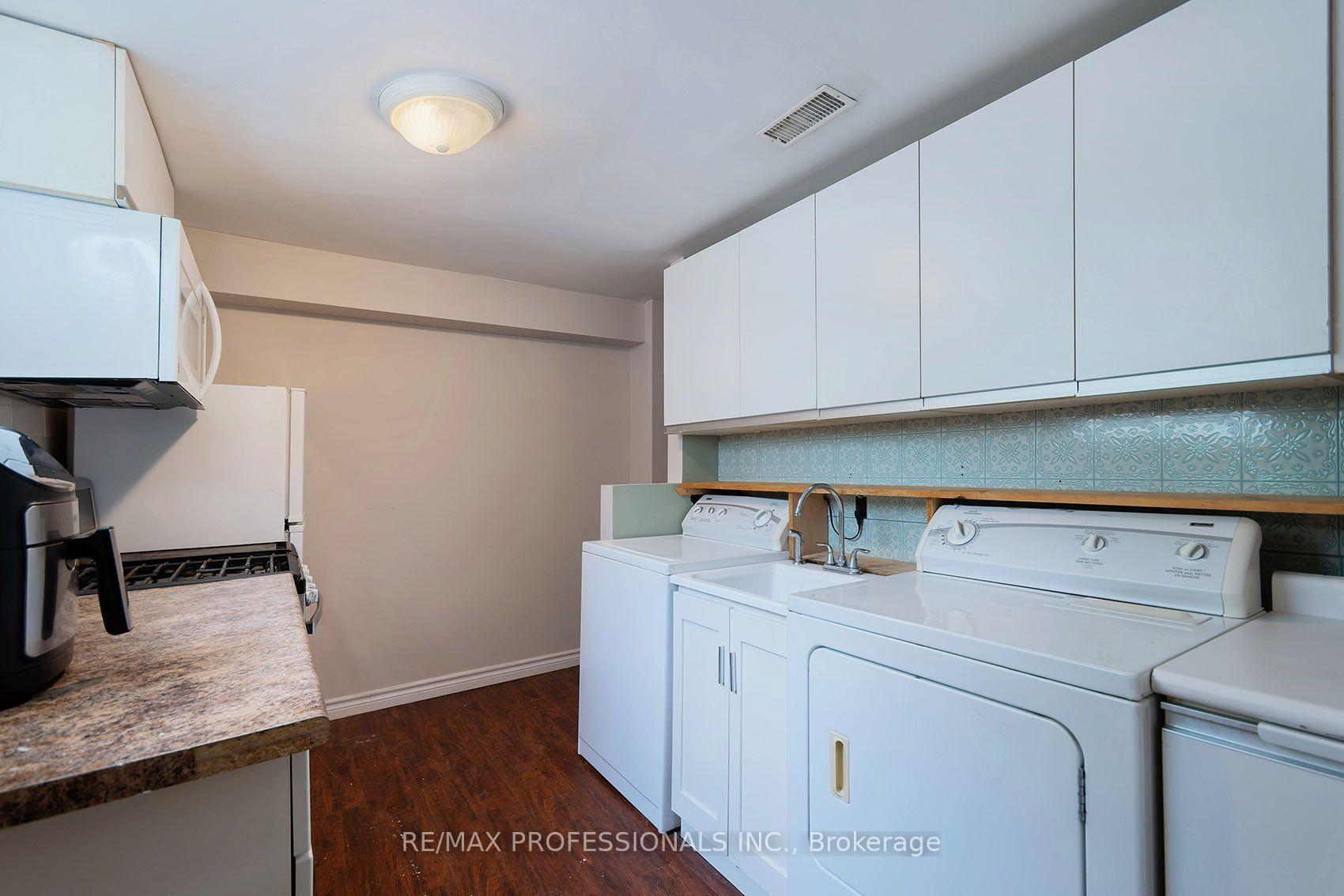 Photo 25 of 1360 Lewisham Drive, Mississauga, Clarkson — HOMEH