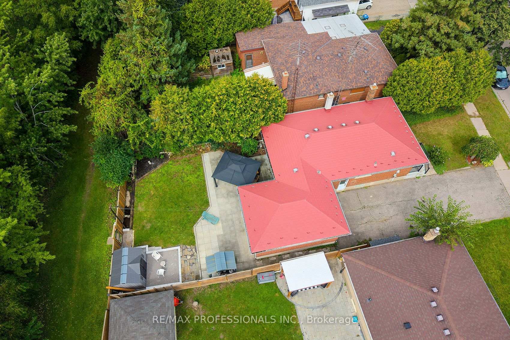 Photo 32 of 1360 Lewisham Drive, Mississauga, Clarkson — HOMEH