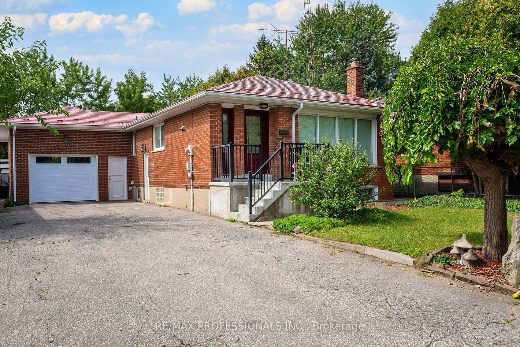 Photo 34 of 1360 Lewisham Drive, Mississauga, Clarkson — HOMEH