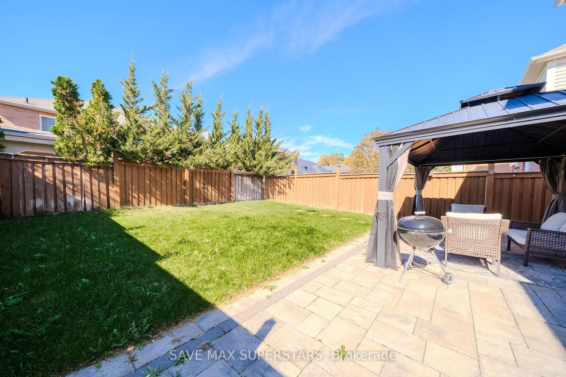 Photo 7 of 28 Versailles Crescent, Barrie, Innis-Shore — HOMEH