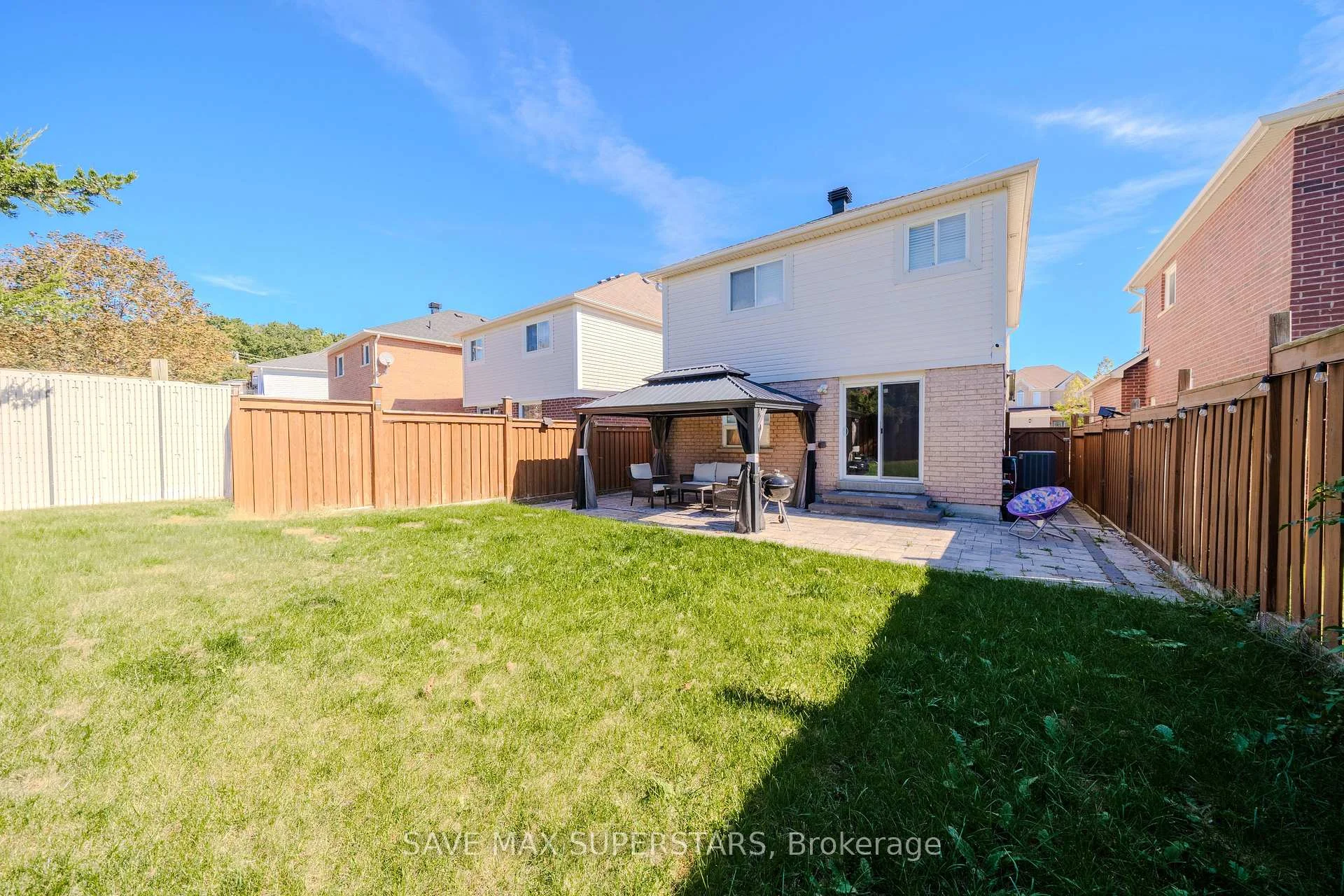 Photo 8 of 28 Versailles Crescent, Barrie, Innis-Shore — HOMEH