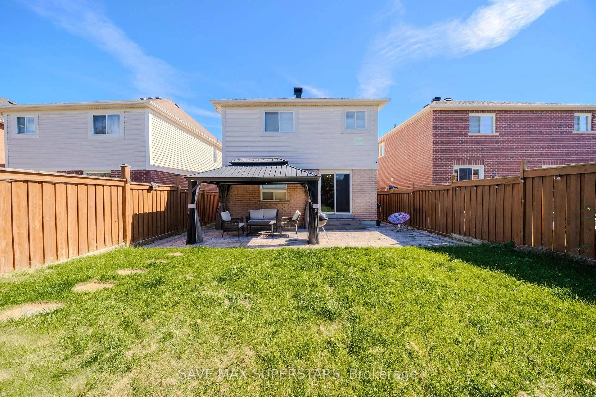 Photo 9 of 28 Versailles Crescent, Barrie, Innis-Shore — HOMEH