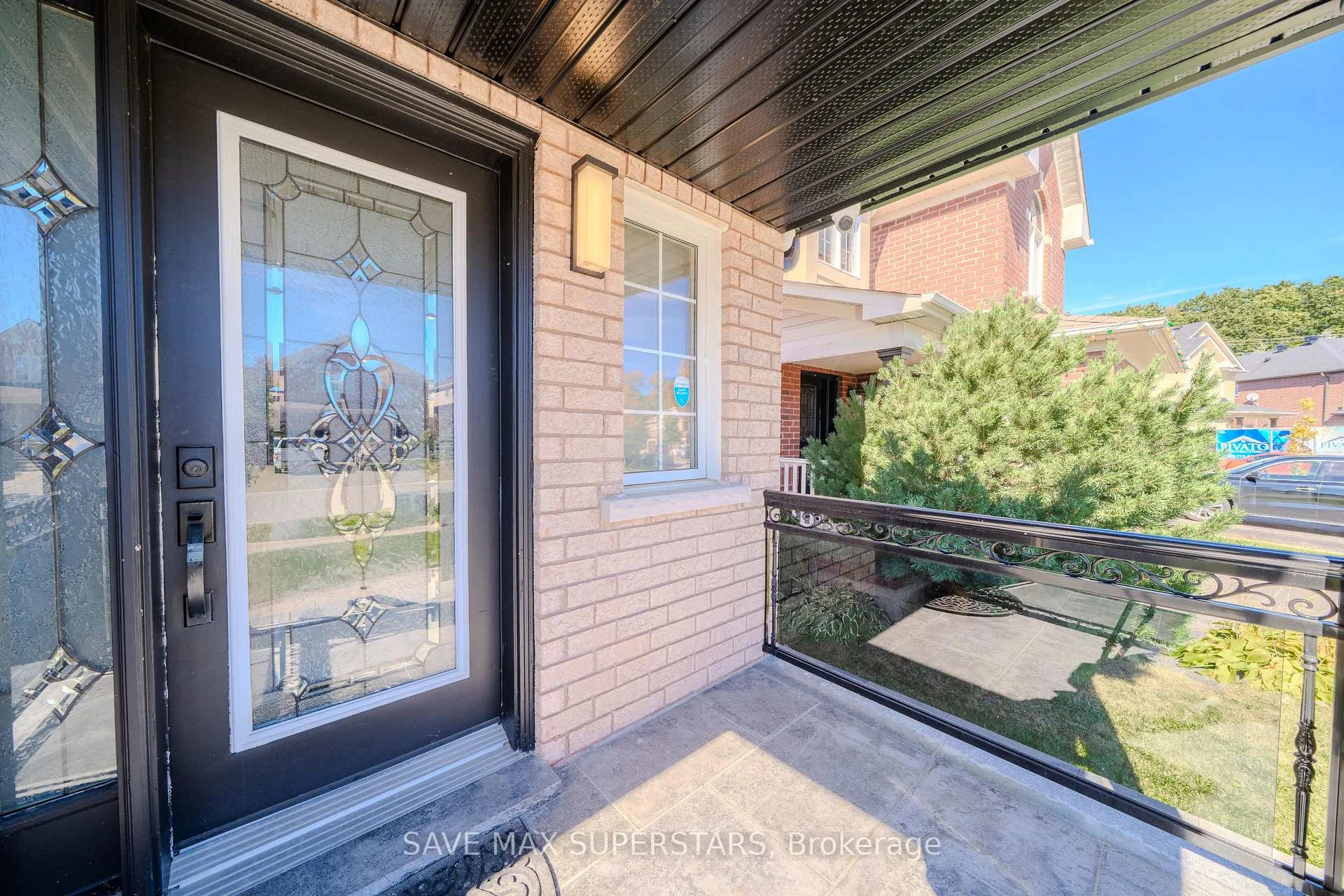 Photo 12 of 28 Versailles Crescent, Barrie, Innis-Shore — HOMEH