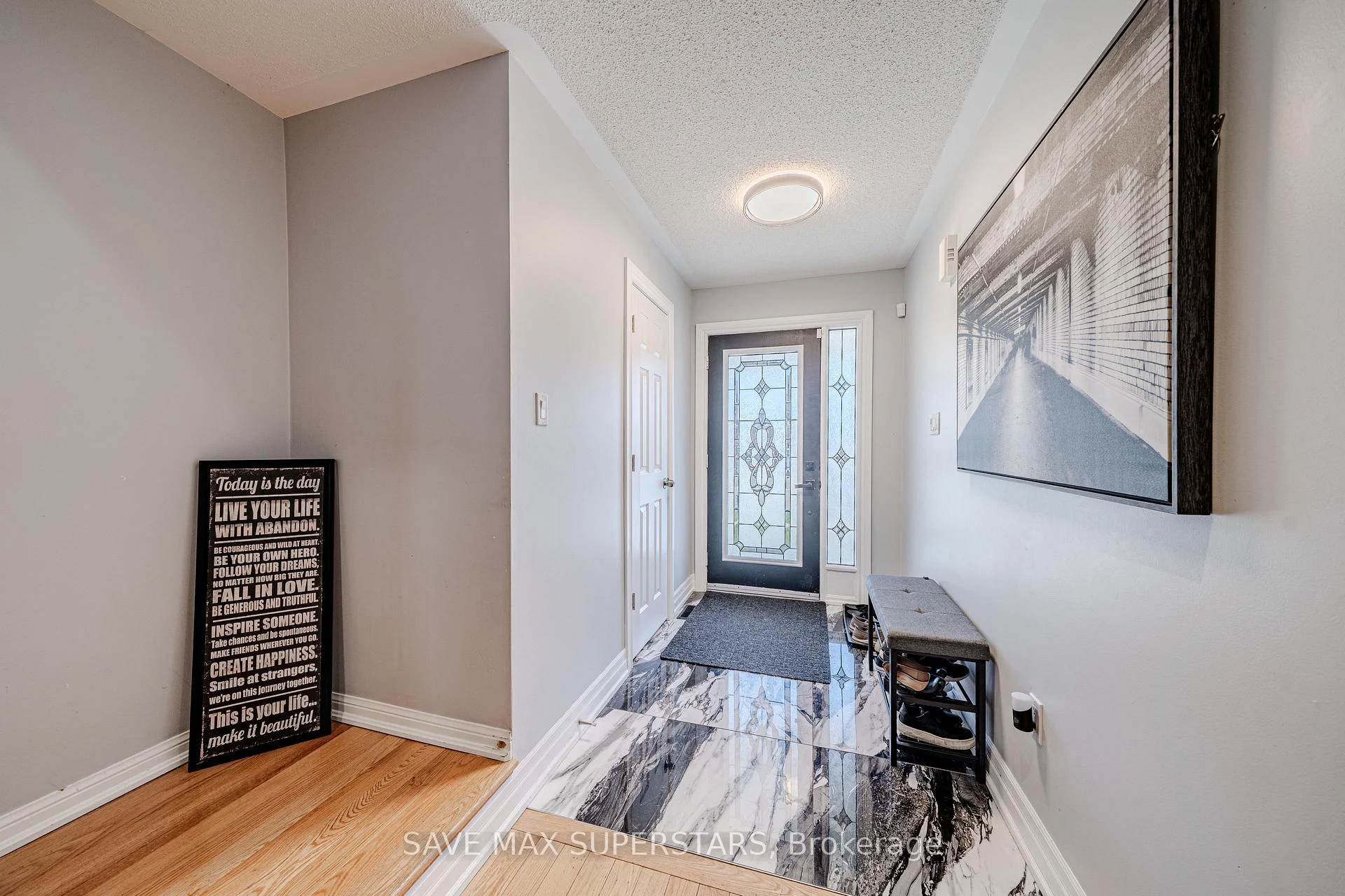 Photo 14 of 28 Versailles Crescent, Barrie, Innis-Shore — HOMEH
