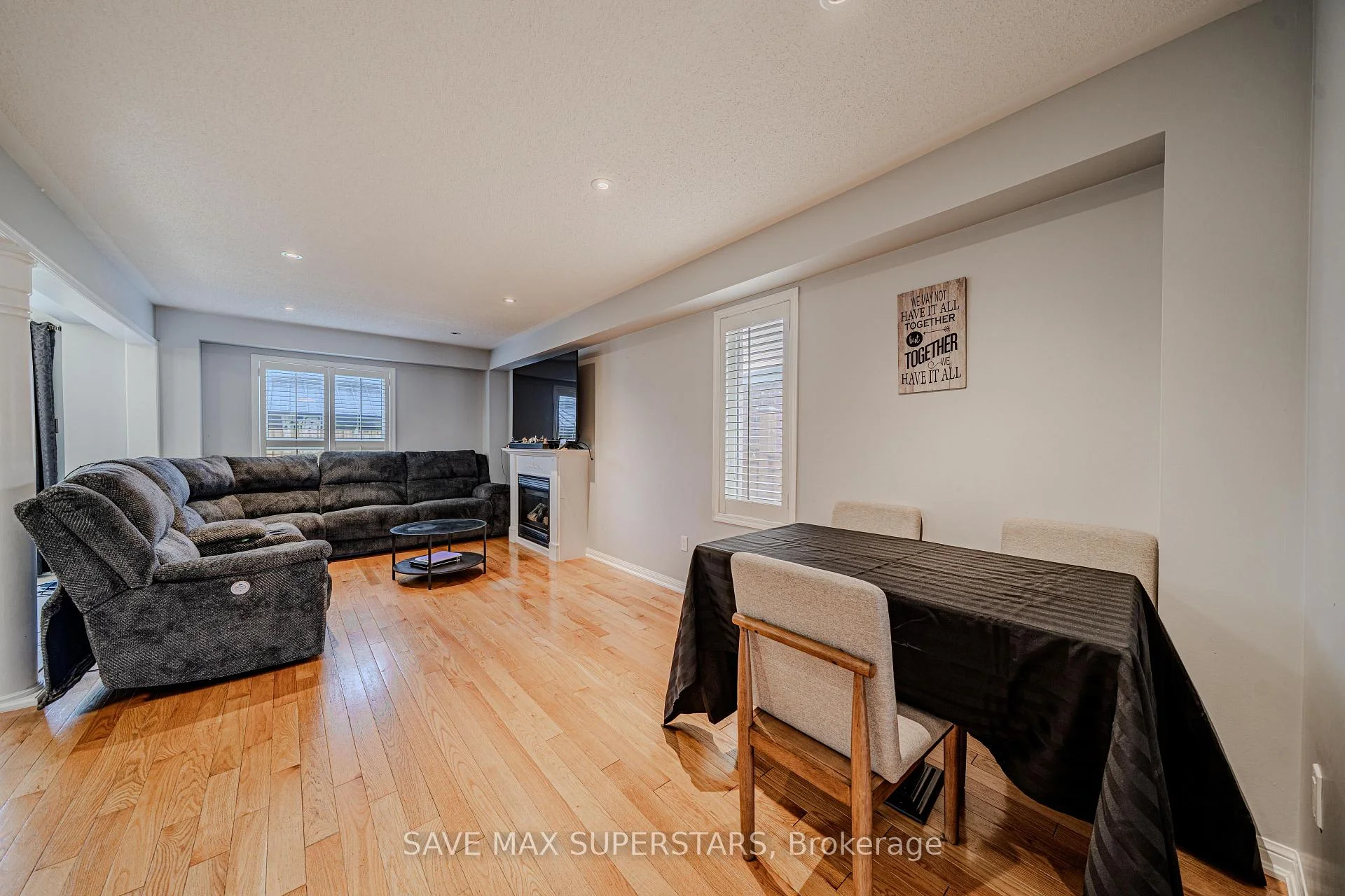 Photo 16 of 28 Versailles Crescent, Barrie, Innis-Shore — HOMEH