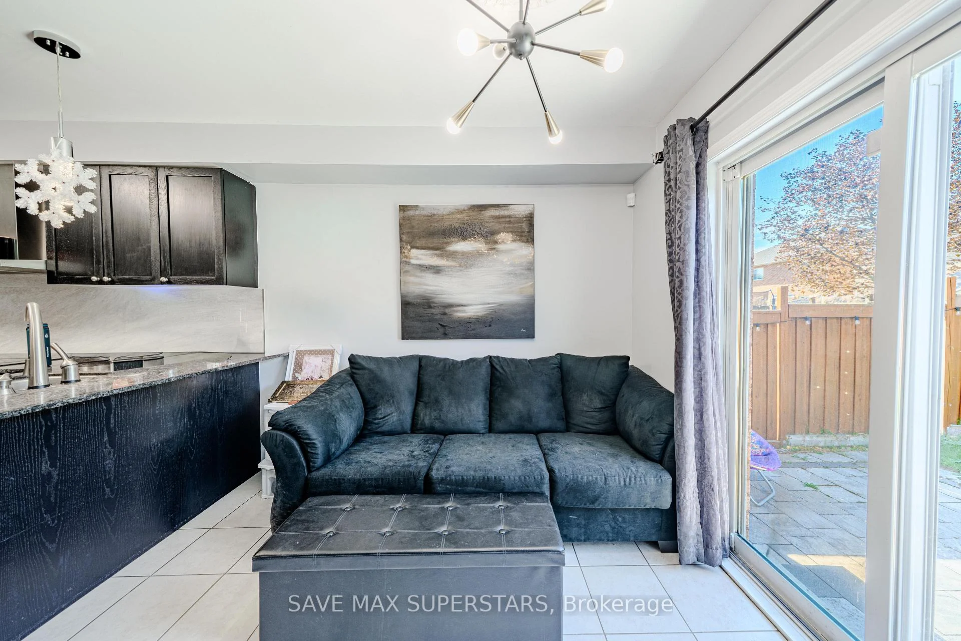 Photo 18 of 28 Versailles Crescent, Barrie, Innis-Shore — HOMEH
