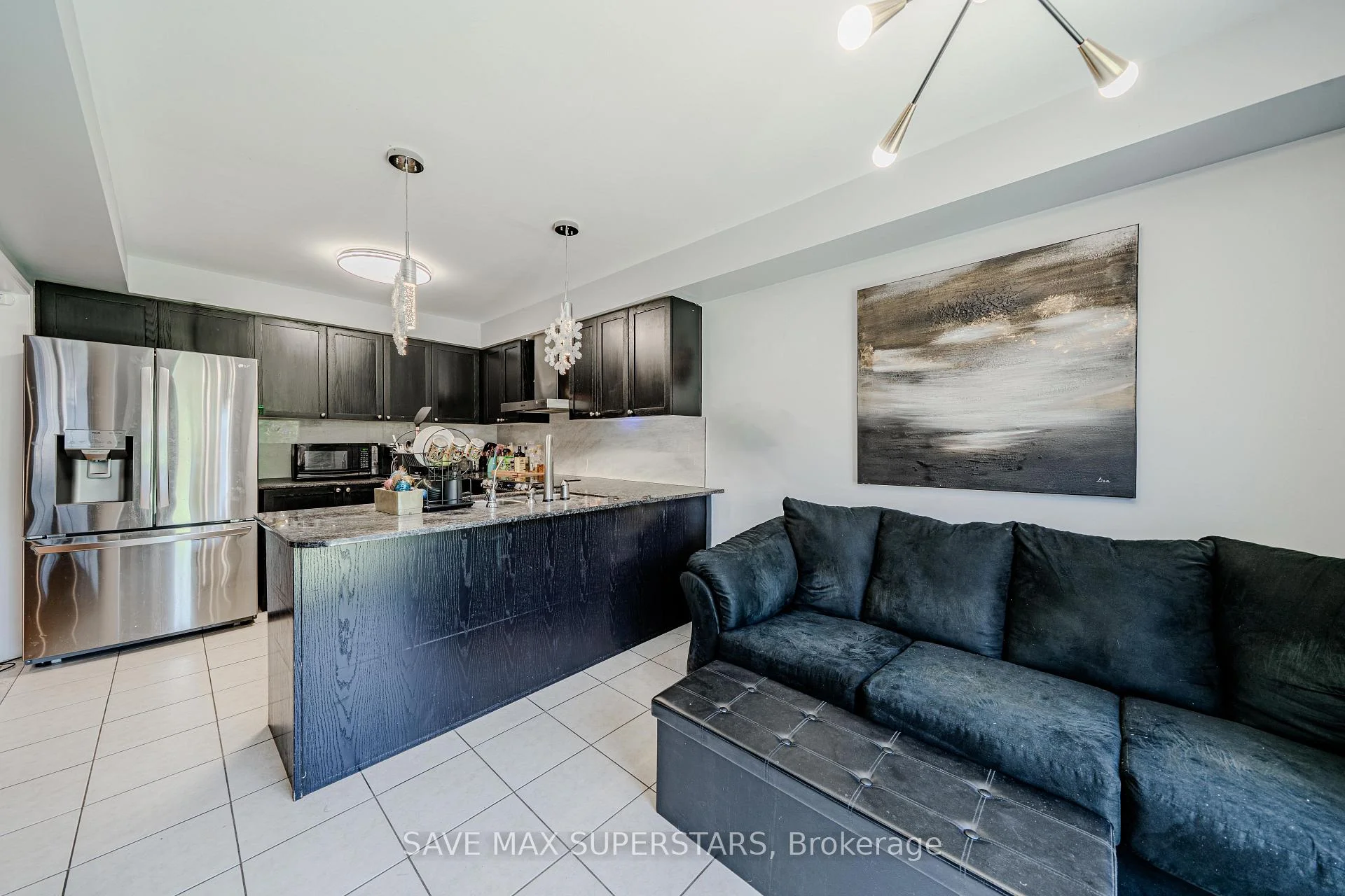 Photo 19 of 28 Versailles Crescent, Barrie, Innis-Shore — HOMEH