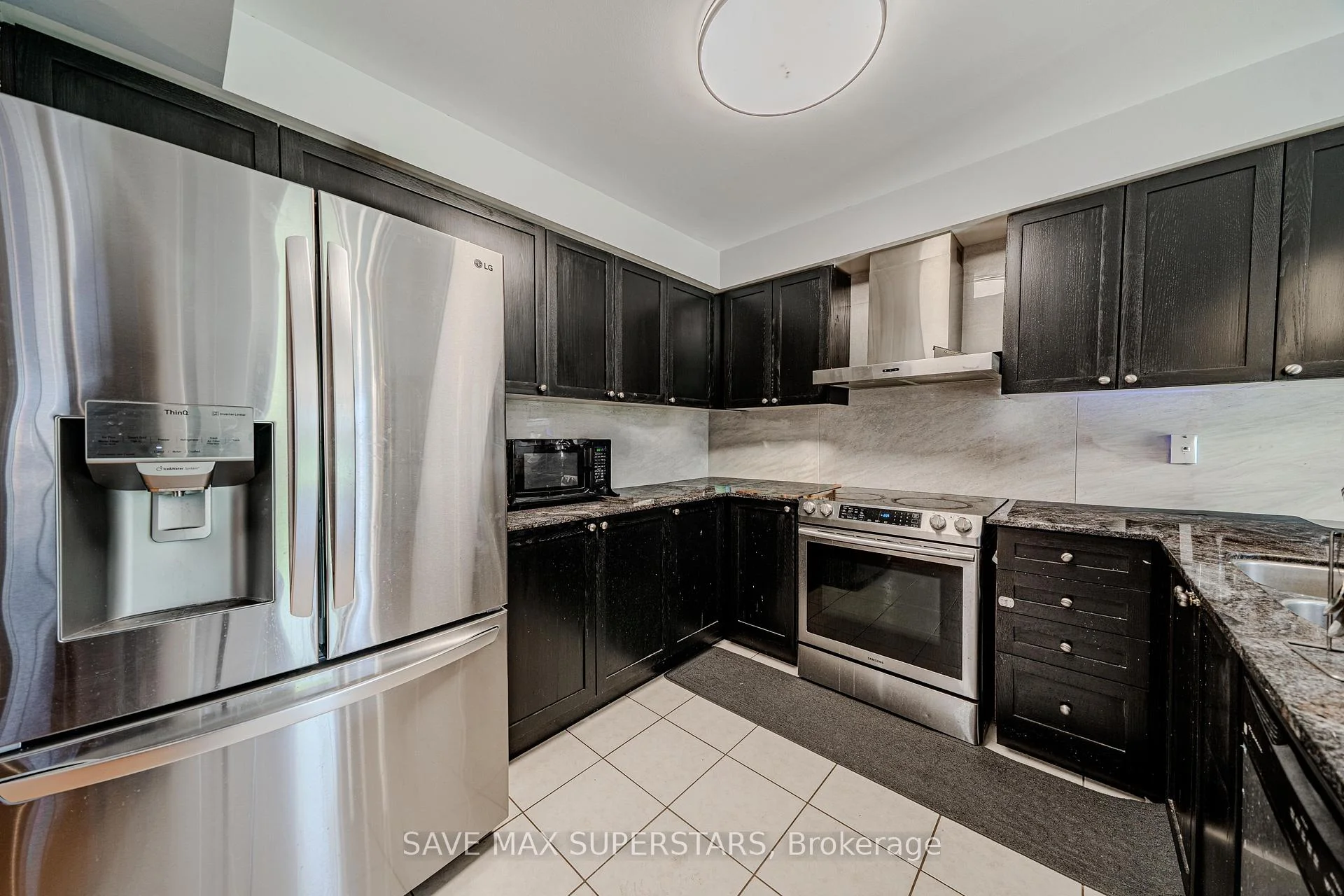 Photo 20 of 28 Versailles Crescent, Barrie, Innis-Shore — HOMEH