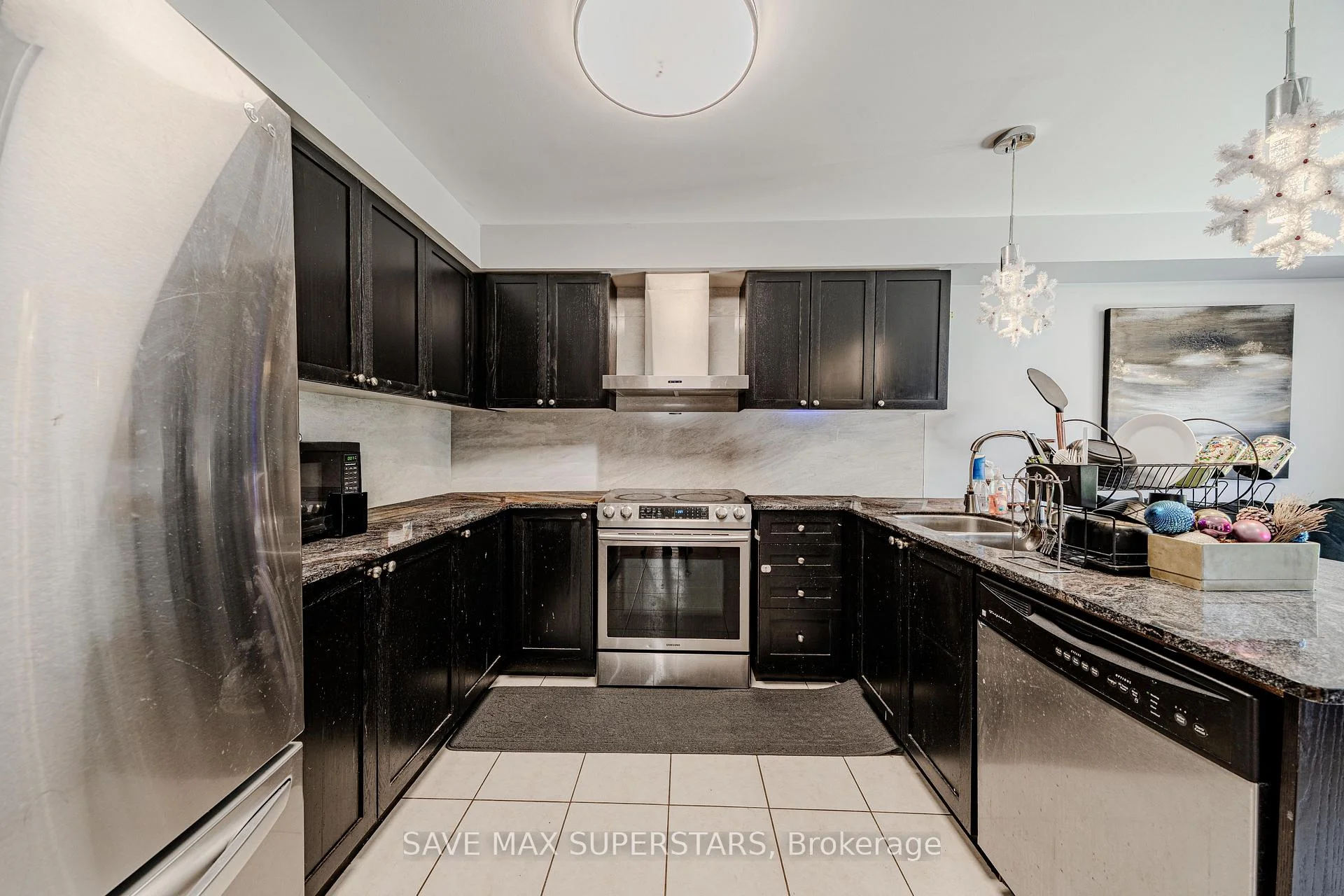 Photo 21 of 28 Versailles Crescent, Barrie, Innis-Shore — HOMEH