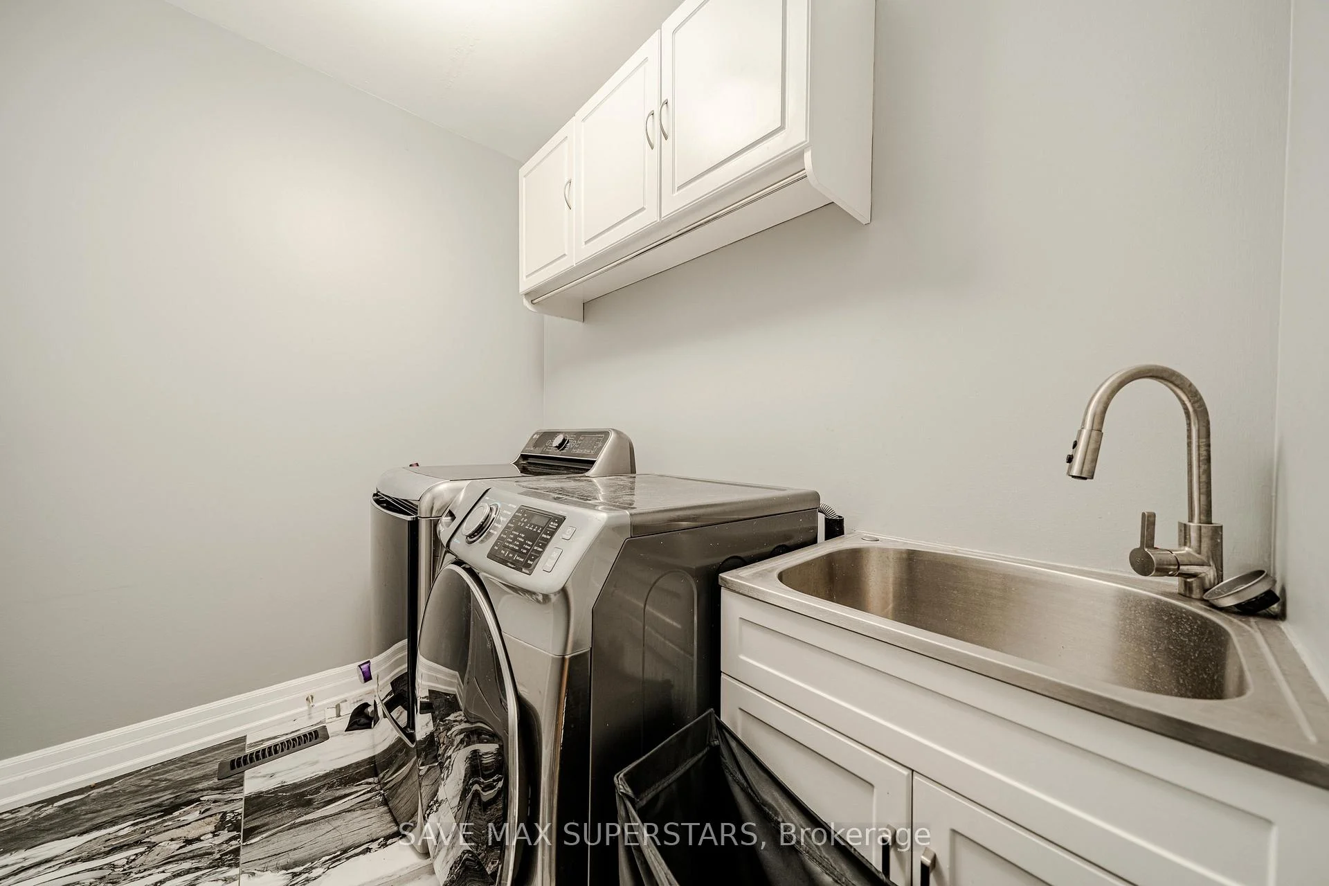 Photo 22 of 28 Versailles Crescent, Barrie, Innis-Shore — HOMEH