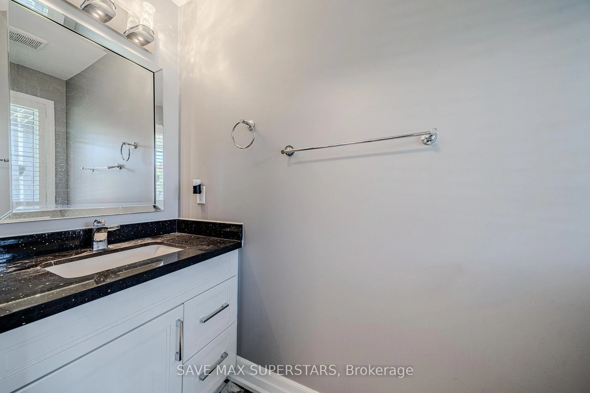 Photo 23 of 28 Versailles Crescent, Barrie, Innis-Shore — HOMEH