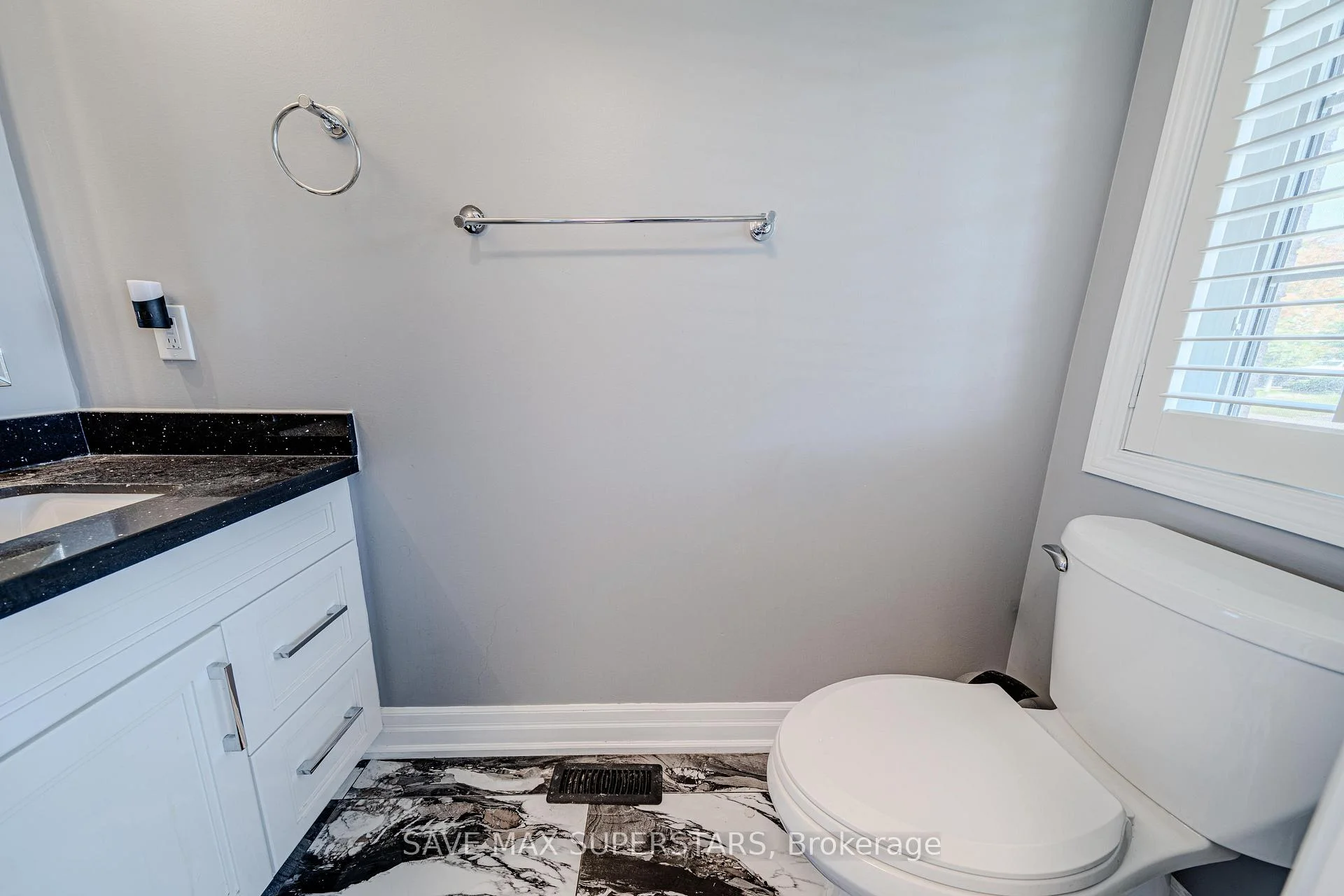 Photo 24 of 28 Versailles Crescent, Barrie, Innis-Shore — HOMEH