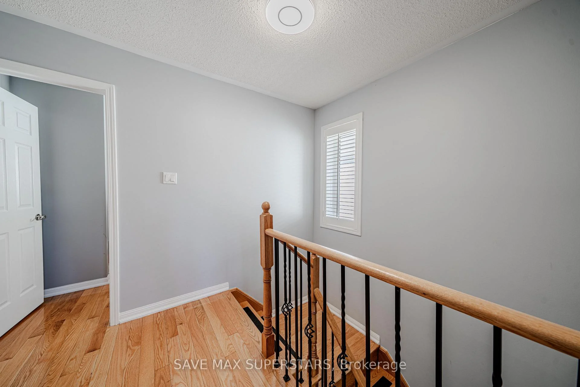 Photo 26 of 28 Versailles Crescent, Barrie, Innis-Shore — HOMEH