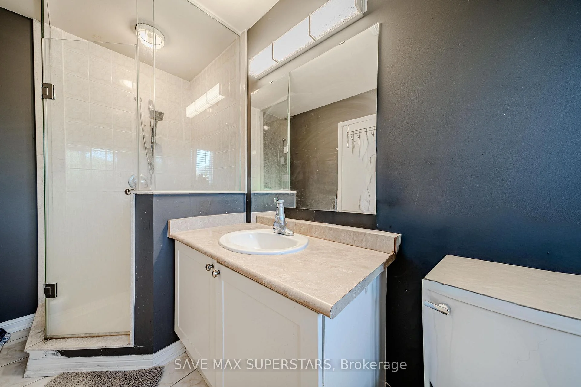 Photo 31 of 28 Versailles Crescent, Barrie, Innis-Shore — HOMEH