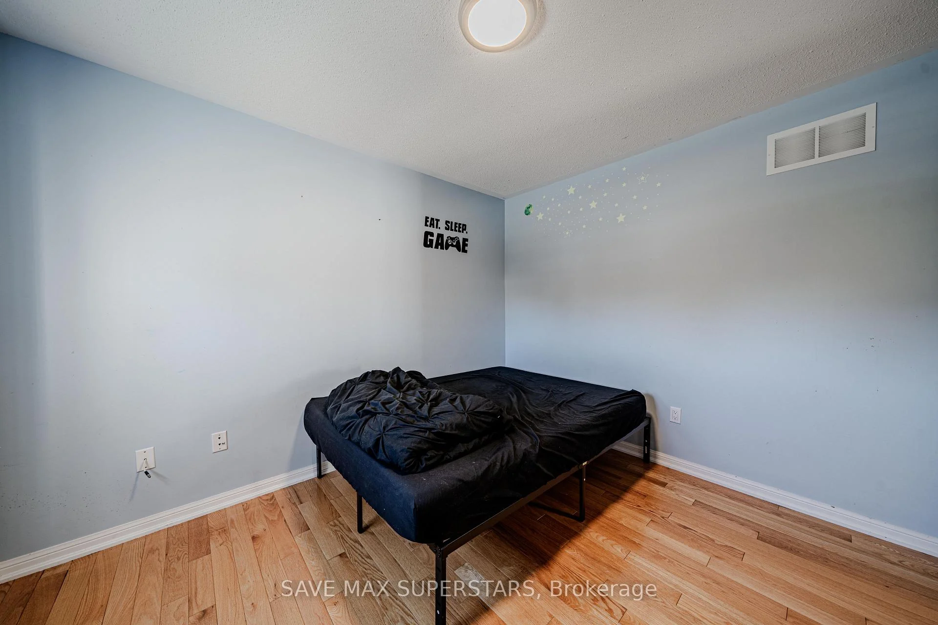 Photo 36 of 28 Versailles Crescent, Barrie, Innis-Shore — HOMEH